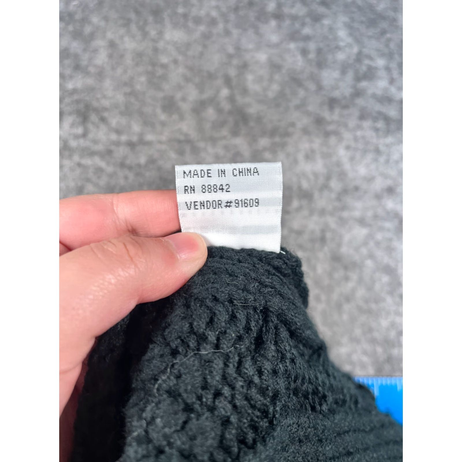 Vintage Beanie Toque Women Black Cable Knit 100% Acrylic Pom Ski Camp Outdoors Size ONE SIZE - 8 Thumbnail
