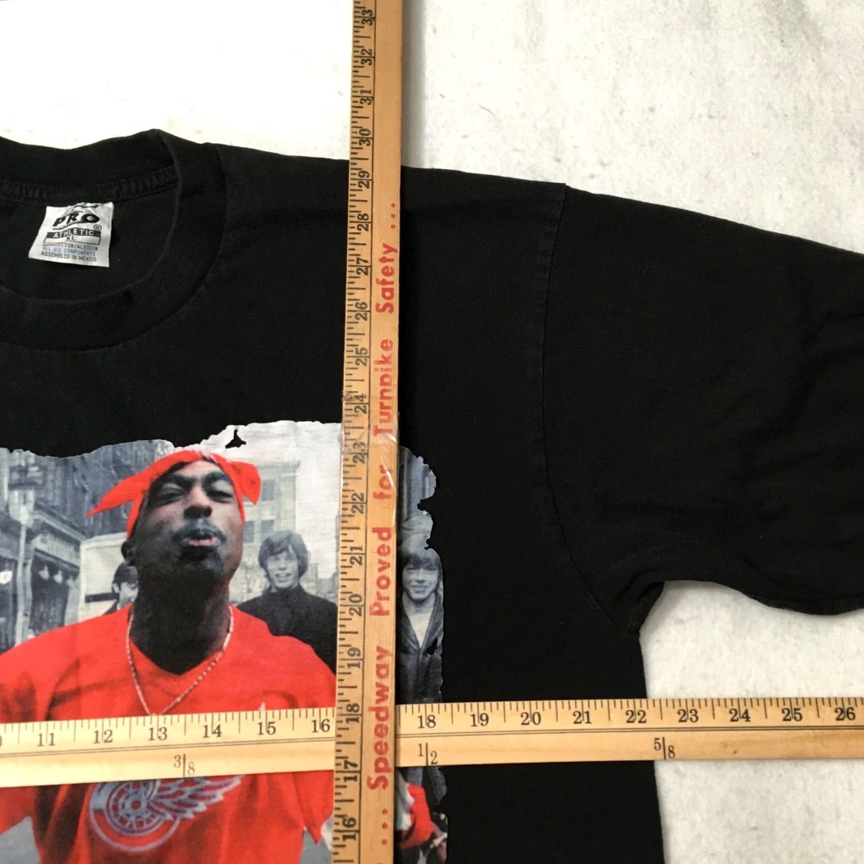 Vintage Tupac shakur 2PAC Rap T Shirt XL Graphic Front Spitting memorial RIP cutout Size US XL / EU 56 / 4 - 7 Thumbnail