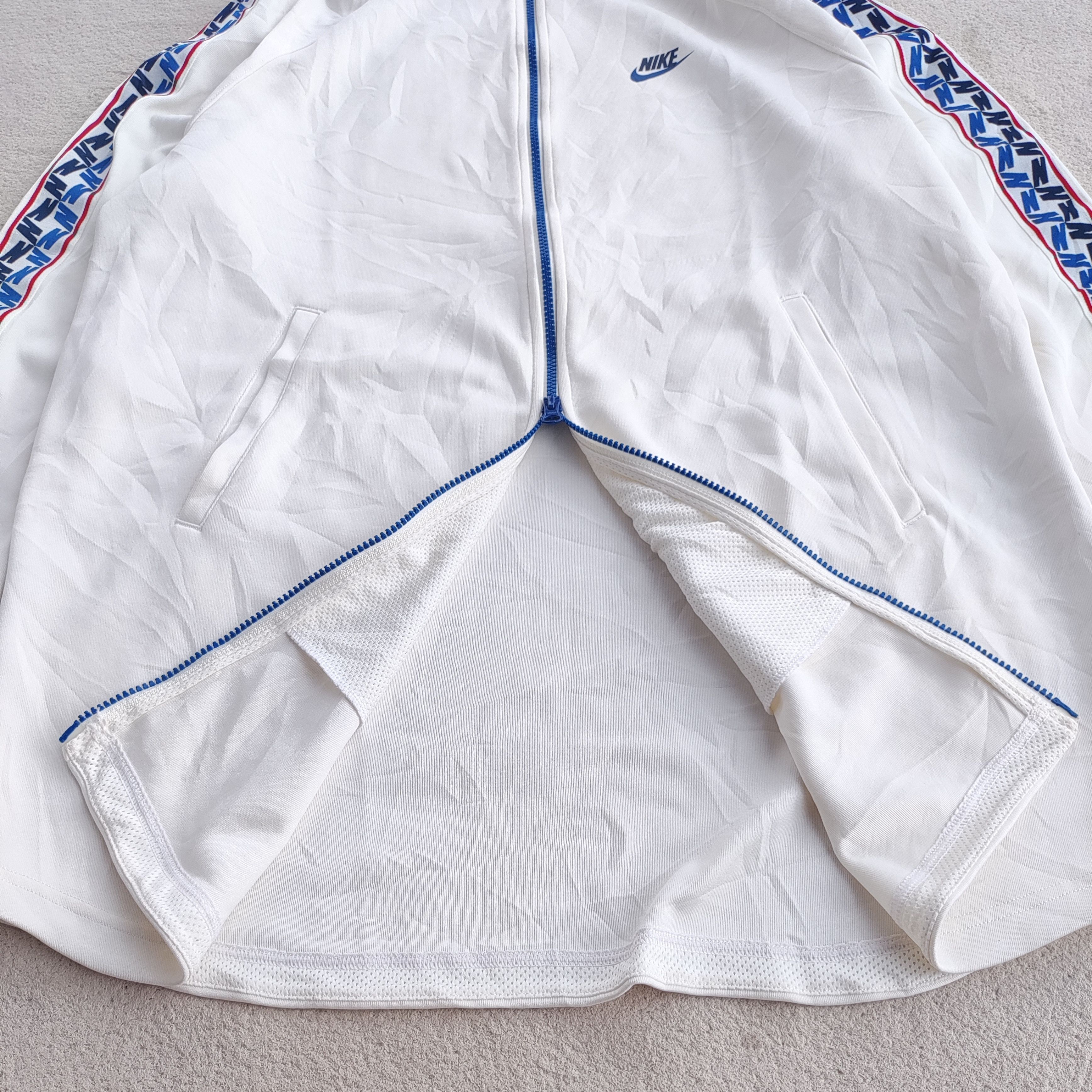 Nike Nike Taped Poly Track Jacket AJ2681-133 Size US L / EU 52-54 / 3 - 4 Thumbnail
