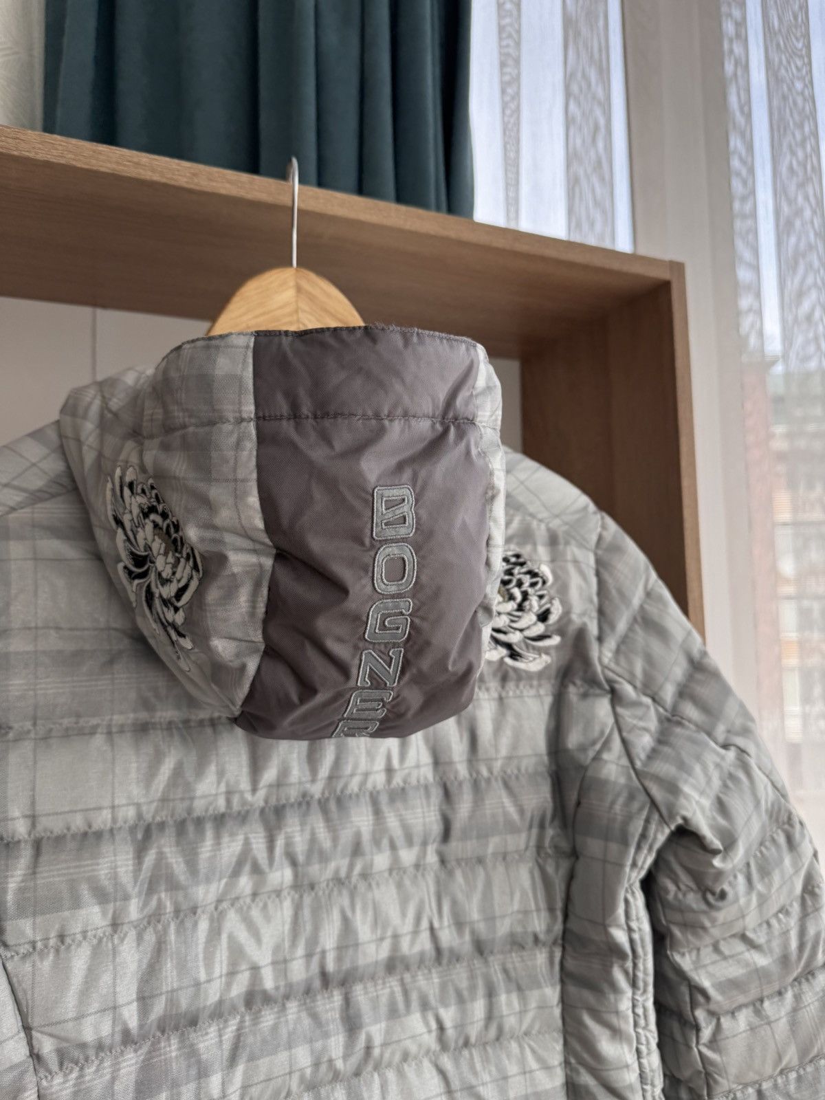 Bogner × Vintage Vintage Bogner Nepal Connection W’ Grey Flower Ski Jacket Size S / US 4 / IT 40 - 11 Thumbnail
