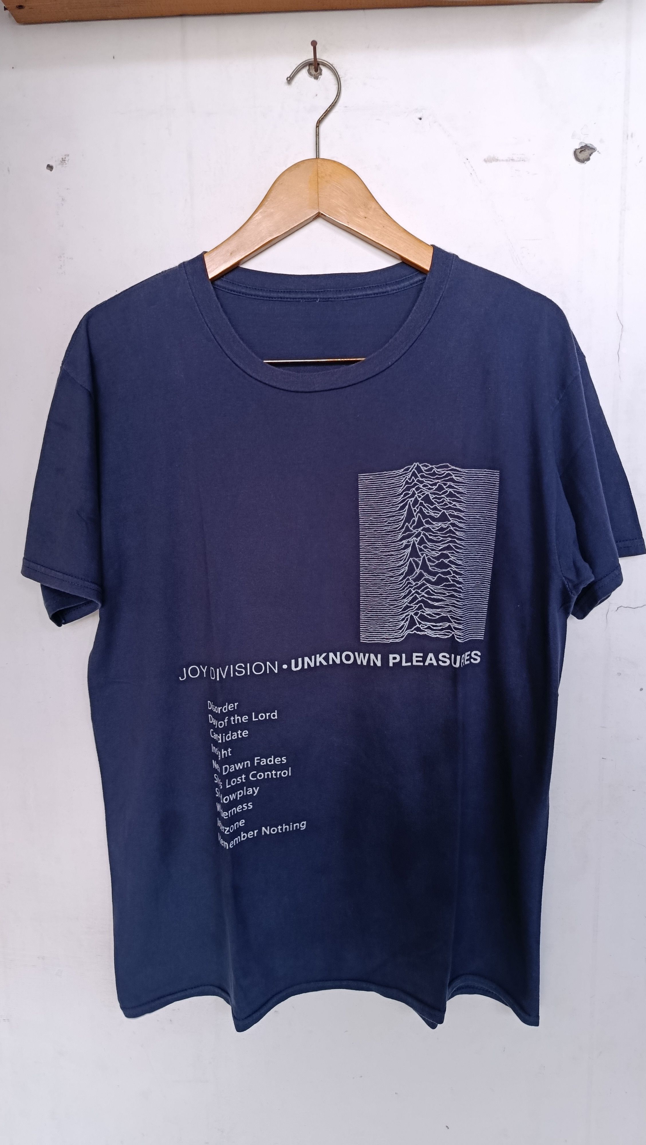 Band Tees Vtg Y2K Joy Division Unknown Pleasure Cover Album Song List Size US L / EU 52-54 / 3 - 2 Thumbnail
