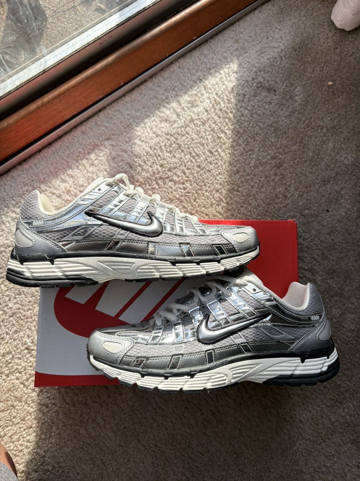 Nike P-600 metallic silver Size US 8 / EU 41 - 1 Thumbnail