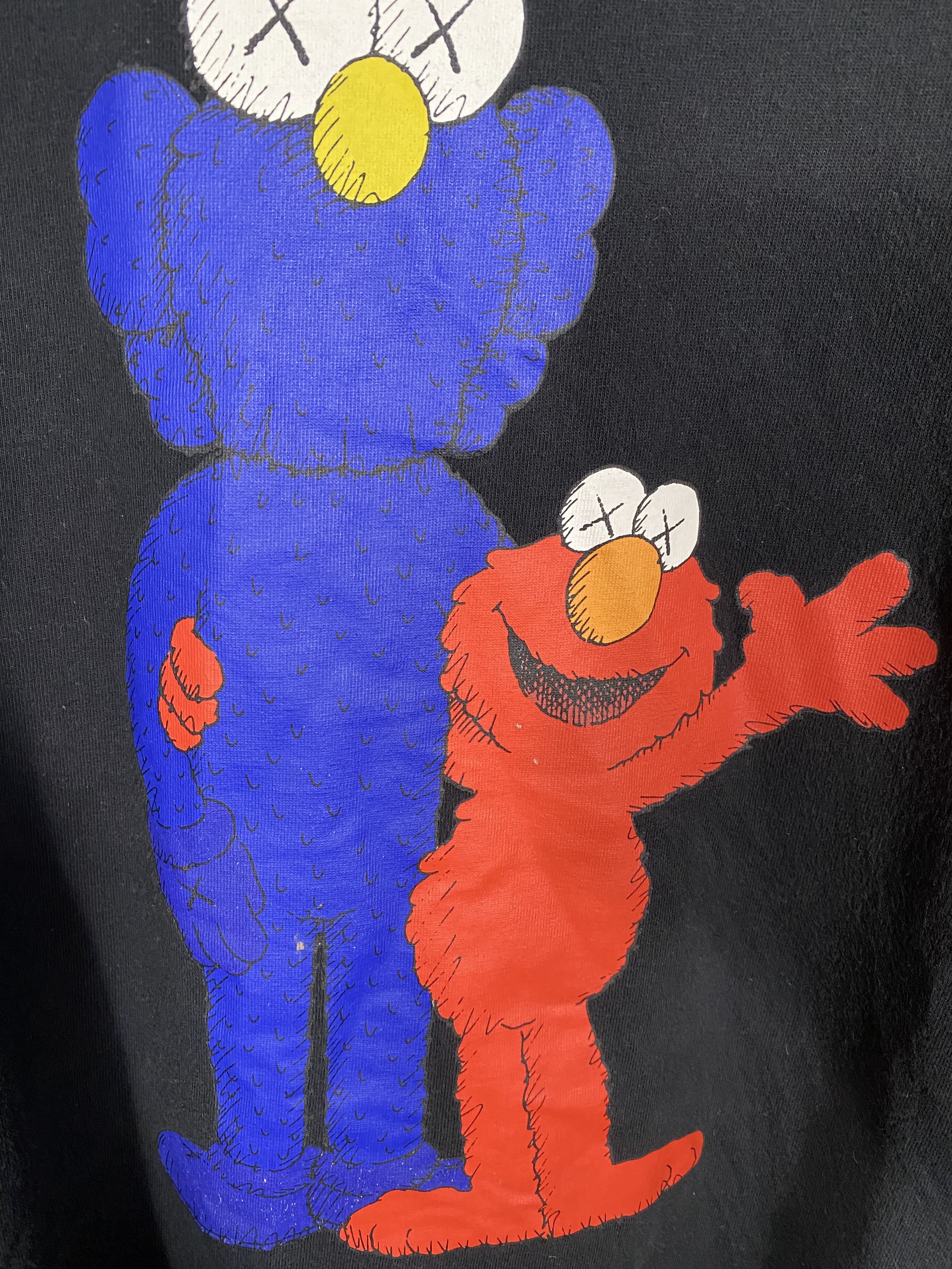 Kaws × Uniqlo KAWS x Uniqlo Elmo Companion Tee Size L Size US L / EU 52-54 / 3 - 2 Thumbnail