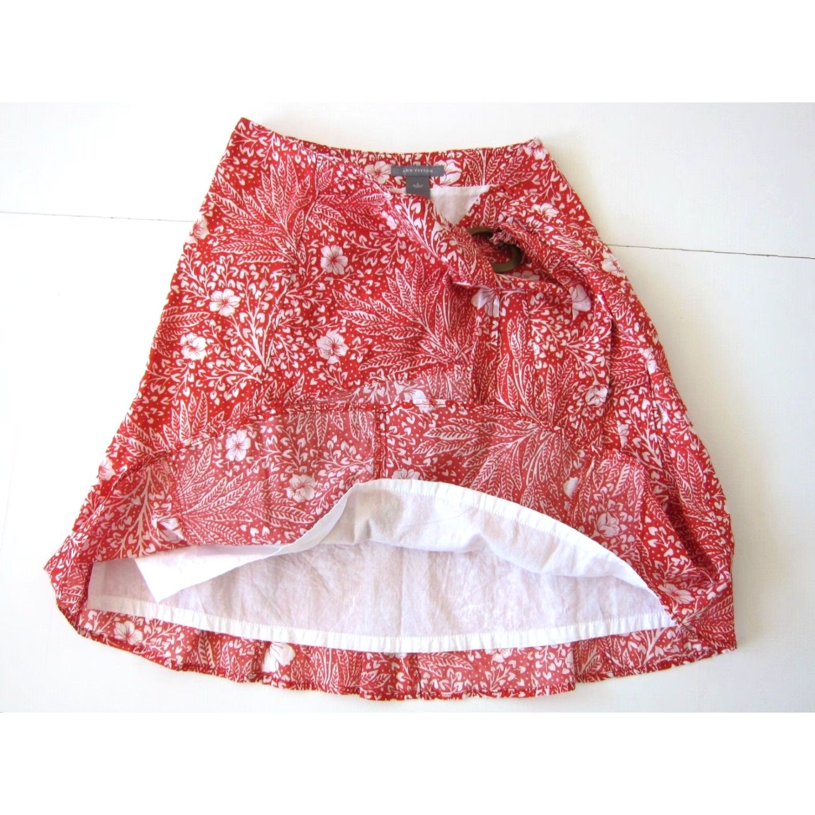 Ann Taylor Ann Taylor Skirt Women 6 Red Cotton Floral Lined A-Line Zip Wrap Knee Length Size 28" / US 6 / IT 42 - 6 Thumbnail