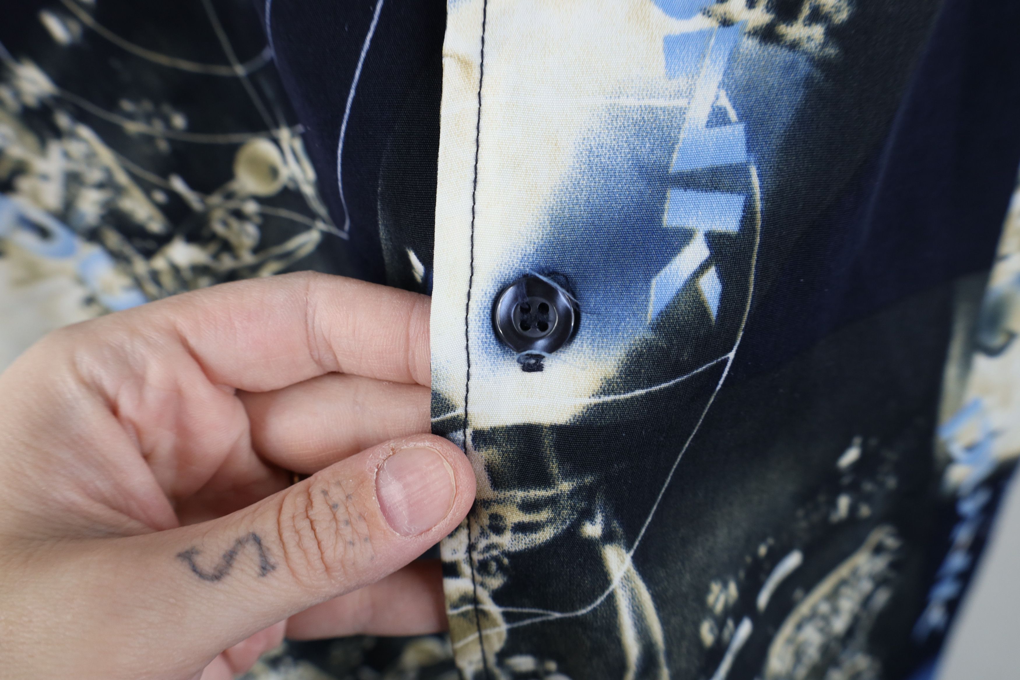 Vintage Vintage 90s Y2K Streetwear All Over Print Button Shirt Size US XXL / EU 58 / 5 - 4 Thumbnail