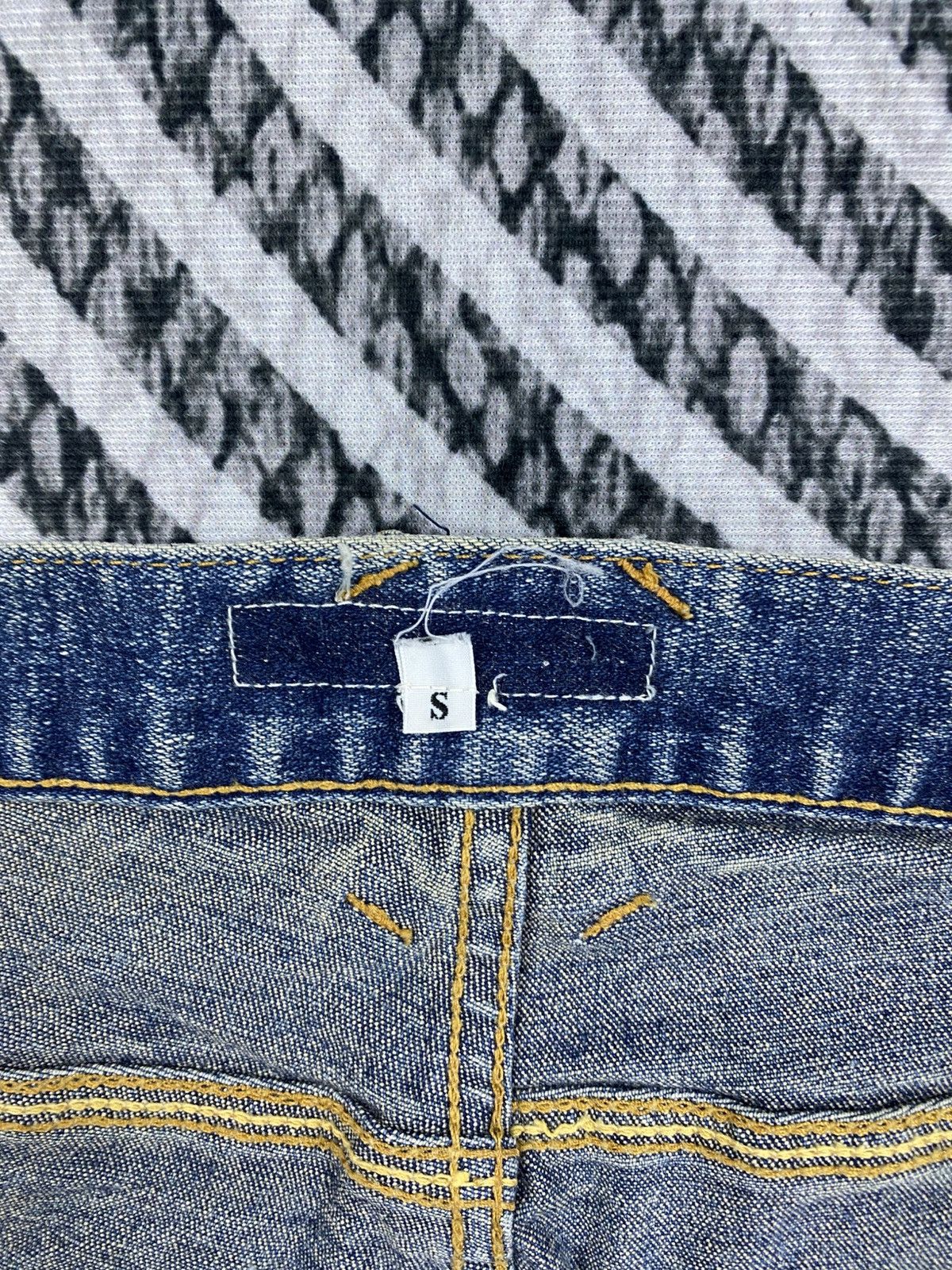DISCOVERED Vintage Flared Discovered Japan Blue Distressed Denim Jeans Size US 35 - 12 Thumbnail