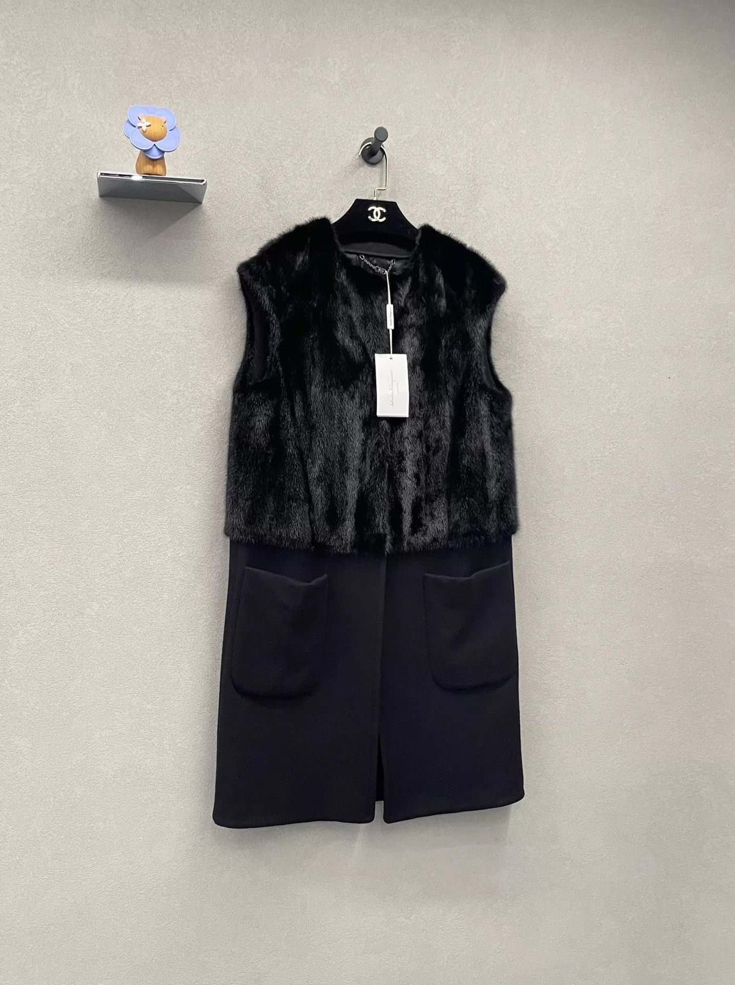 Salvatore Ferragamo Ferragamo leather trim sleeveless jacket Size XS / US 0-2 / IT 36-38 - 3 Thumbnail