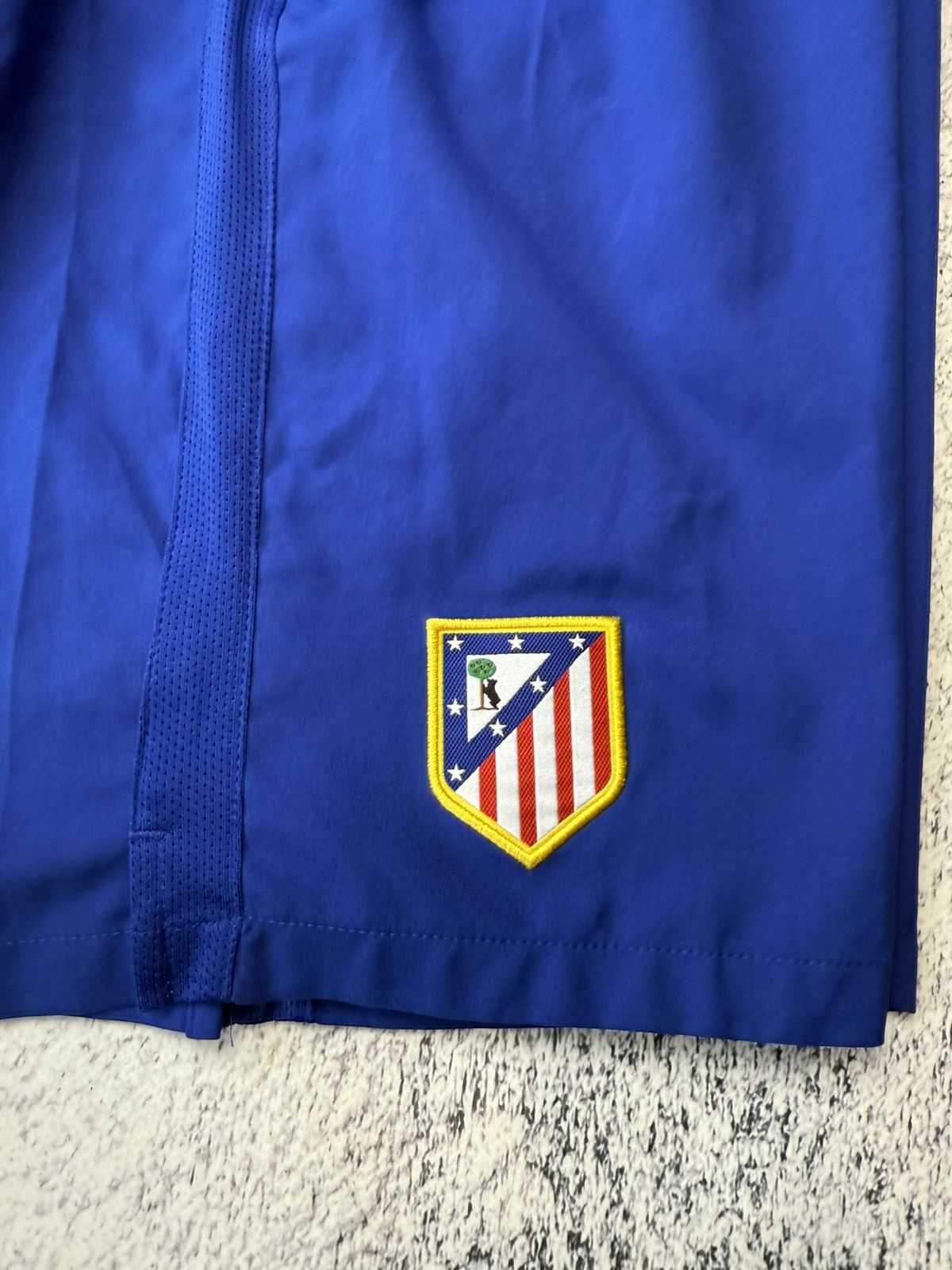 Nike ATLETICO MADRID 2015/2016 HOME FOOTBALL SOCCER SHORTS NIKE Size US 34 / EU 50 - 17 Thumbnail