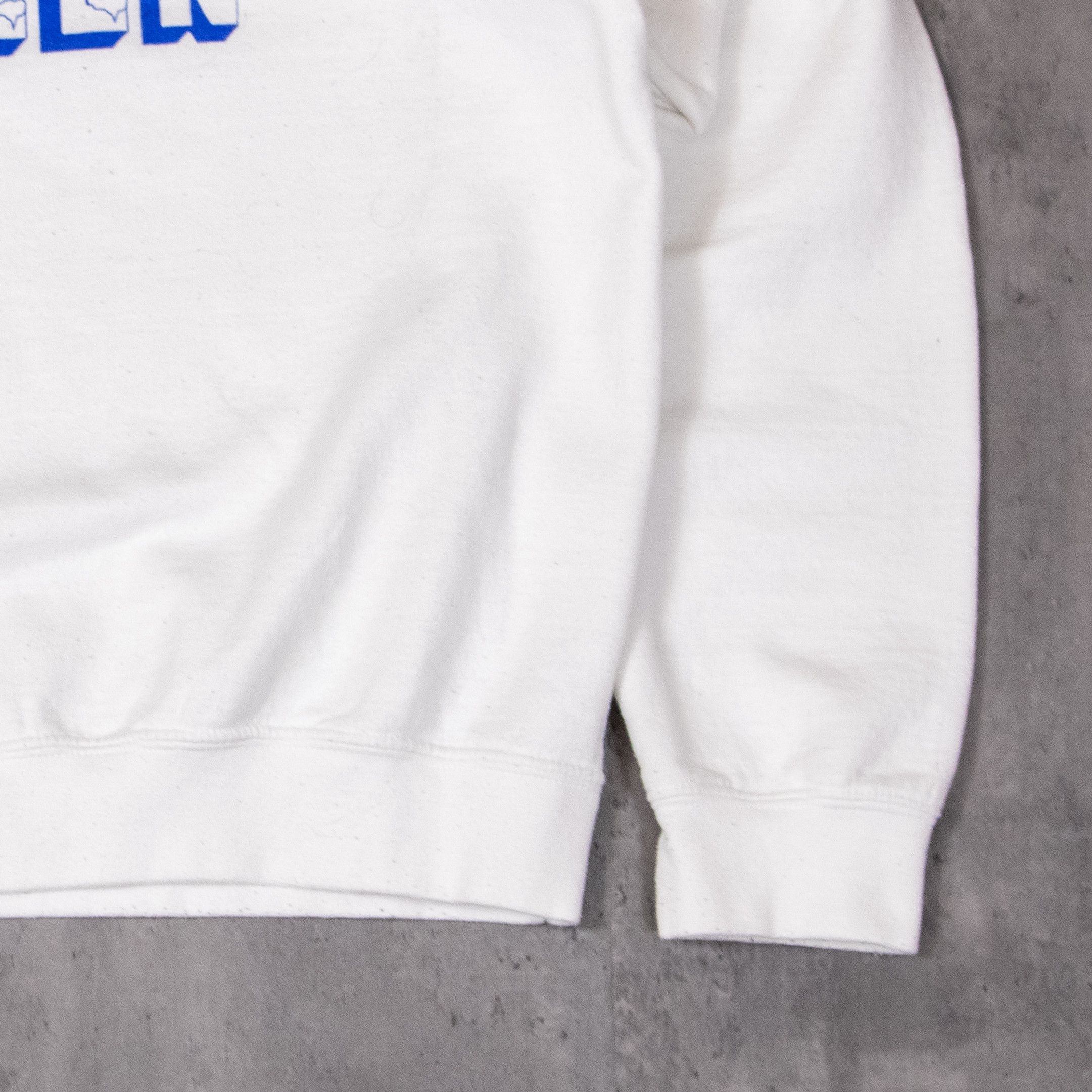 Vintage VTG Y2K 2000's Ice Queen Boxy White Crewneck Sweater Size US M / EU 48-50 / 2 - 5 Thumbnail