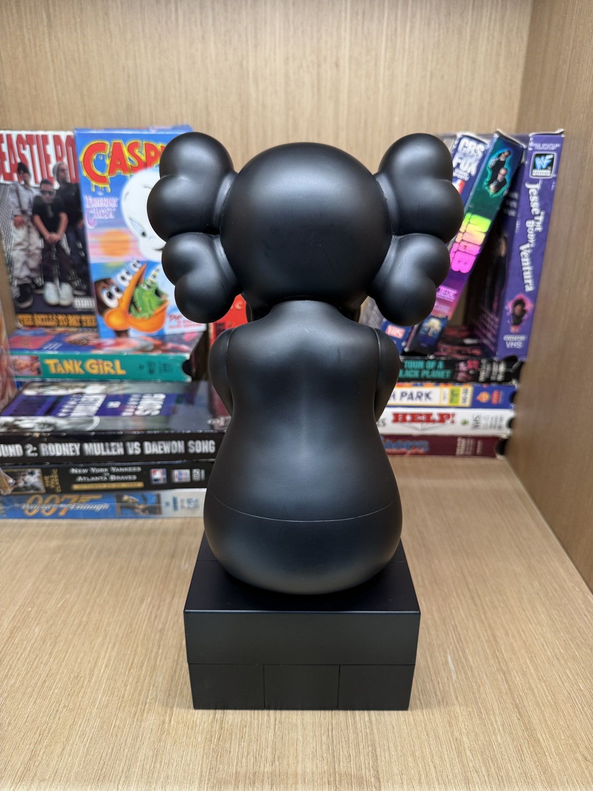 Kaws 2013 Kaws Passing Through Companion Black Figure with Box Size ONE SIZE - 6 Thumbnail