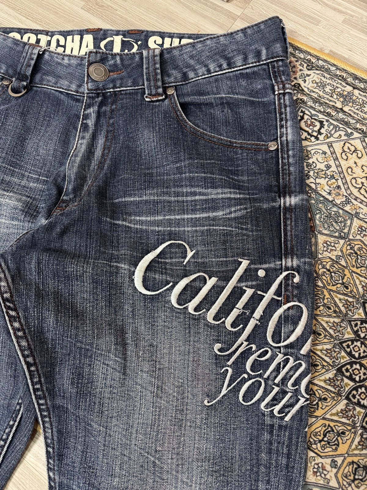 Gotcha × Vintage Vintage Gotcha Biglogo Distressed Denim Jeans Size US 32 / EU 48 - 3 Thumbnail