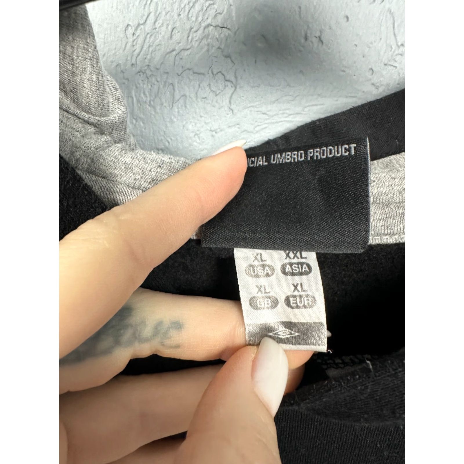 Umbro Umbro Vintage Hoodie Mens XL Big Logo Black Sweatshirt Pullover Logo Men XL Vintage Umbro Hoodie Size US XL / EU 56 / 4 - 4 Thumbnail