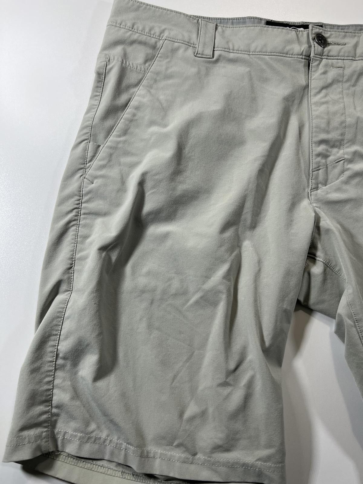Oakley Oakley Men's Light Grey Casual Shorts Size US 34 / EU 50 - 3 Thumbnail