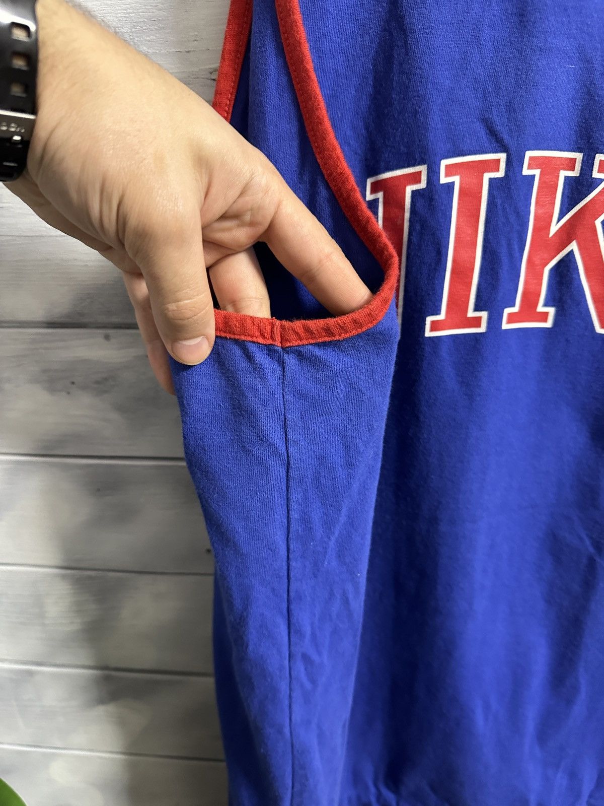 Nike Rare Vintage Tee Nike Big Logo Small swoosh Y2K style. Size US XL / EU 56 / 4 - 4 Thumbnail
