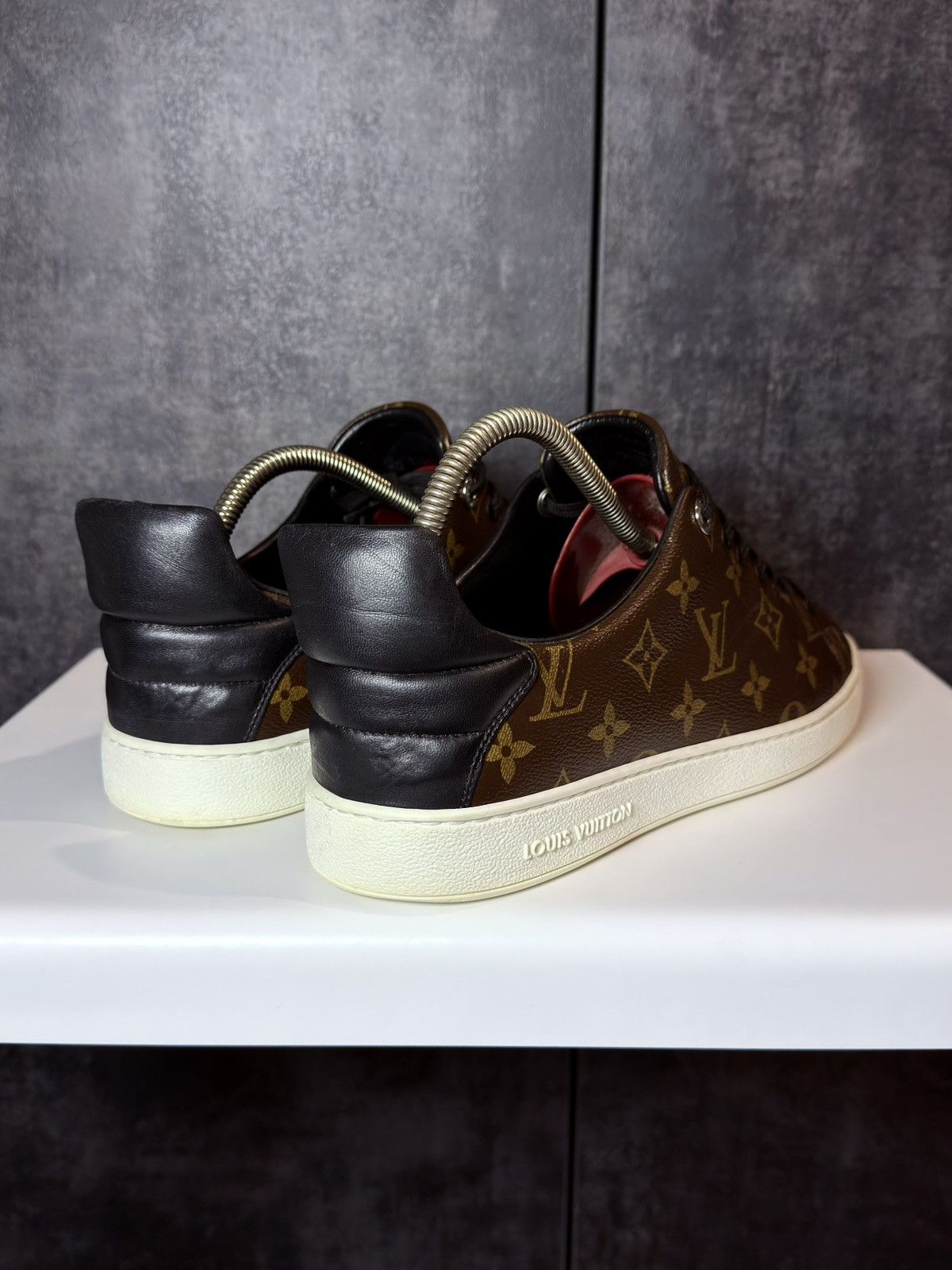 Louis Vuitton Rare Louis Vuitton Frontrow Low Top Sneakers Luxury Size US 9.5 / EU 42-43 - 14 Thumbnail