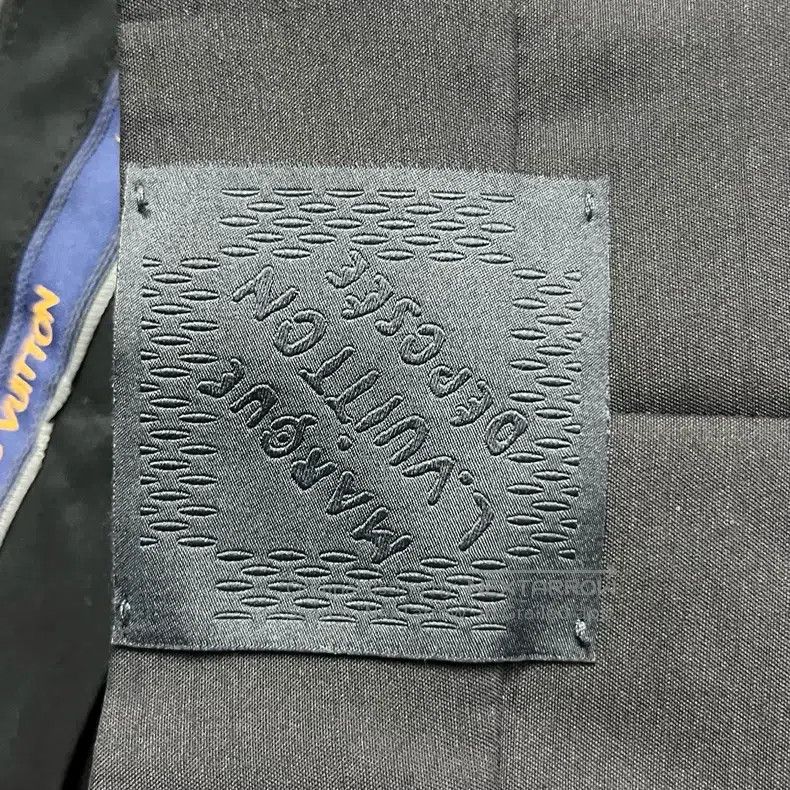 Louis Vuitton Louis Vuitton size US 48 25 New Black Solid Metallic Straig Size US 32 / EU 48 - 6 Thumbnail