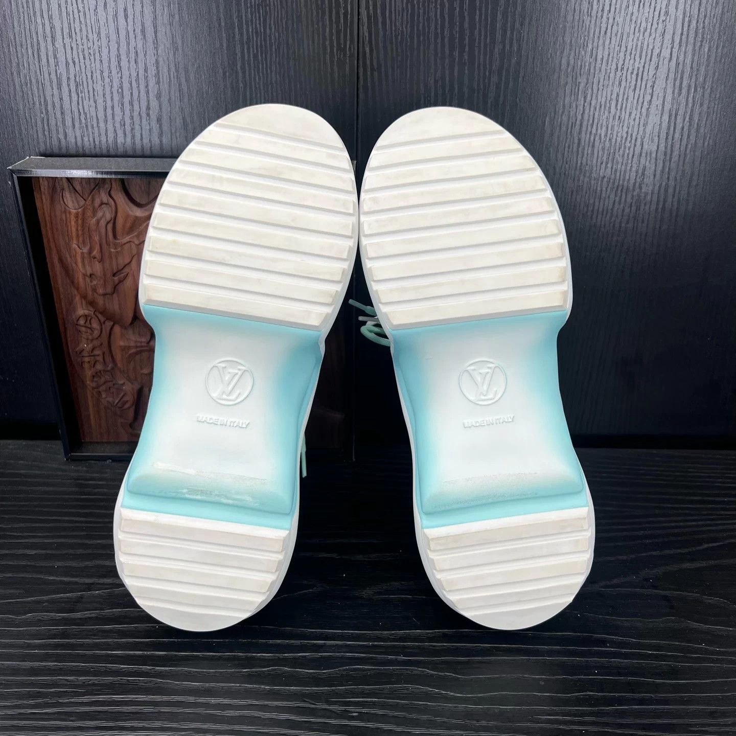 Louis Vuitton lv archlight white green 36.5 eu worn once Size US 5.5 / IT 35.5 - 6 Thumbnail