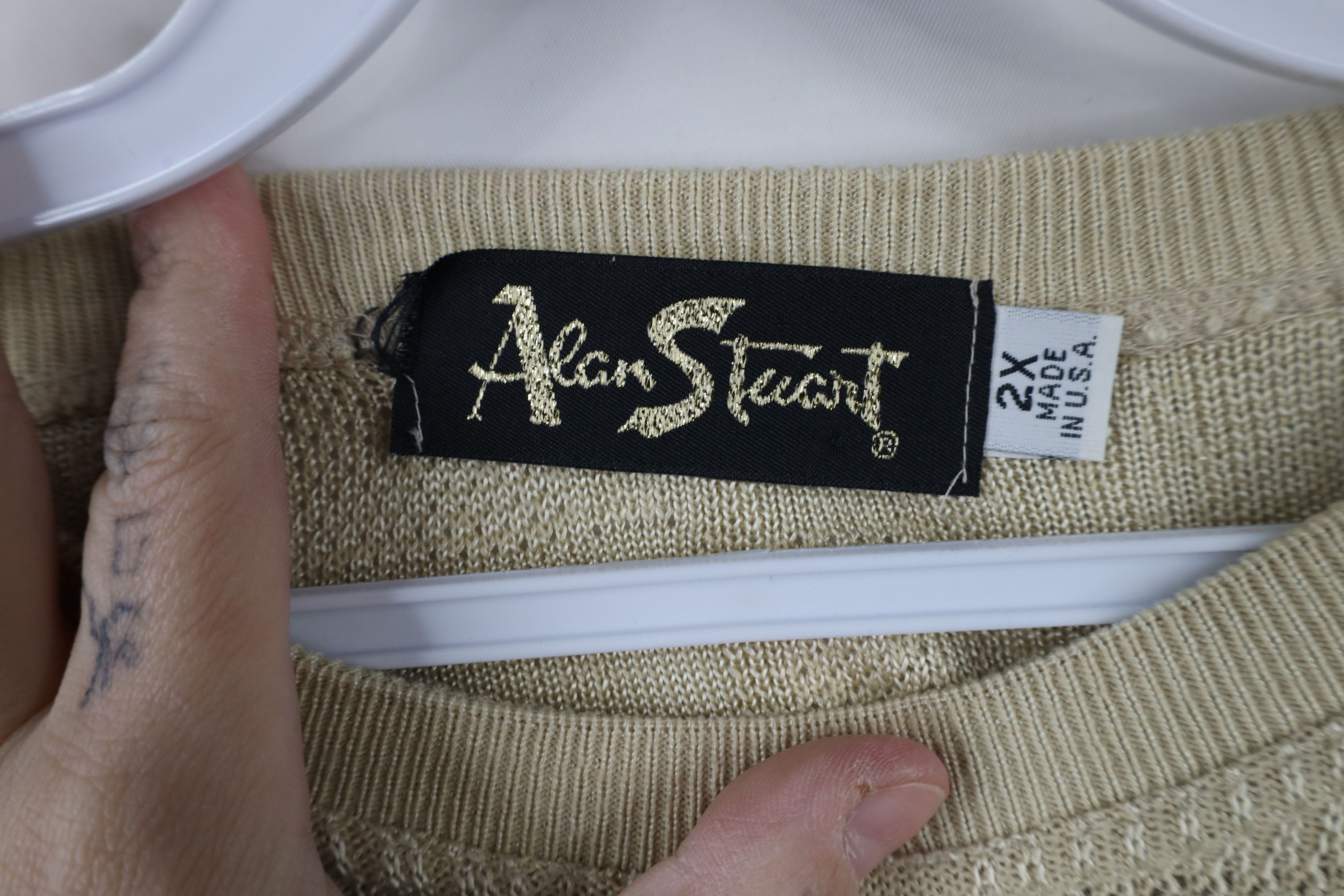 Vintage Vintage 90s Coogi Style Striped Knit T-Shirt Beige USA Size US XXL / EU 58 / 5 - 6 Thumbnail
