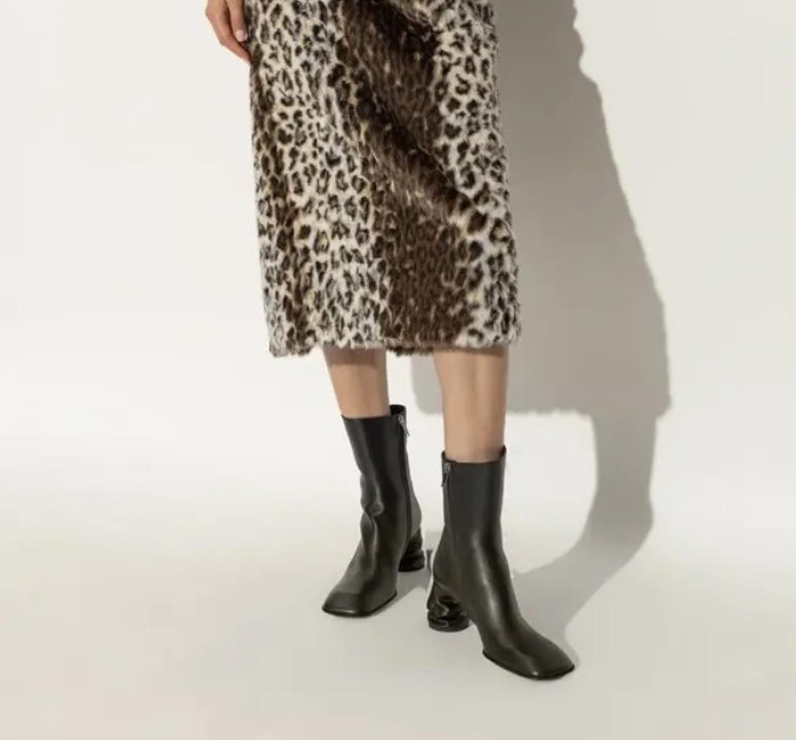 Alexander McQueen Alexander McQueen Leather Ankle Boots with Sculpted Heel Size US 7 / IT 37 - 3 Thumbnail