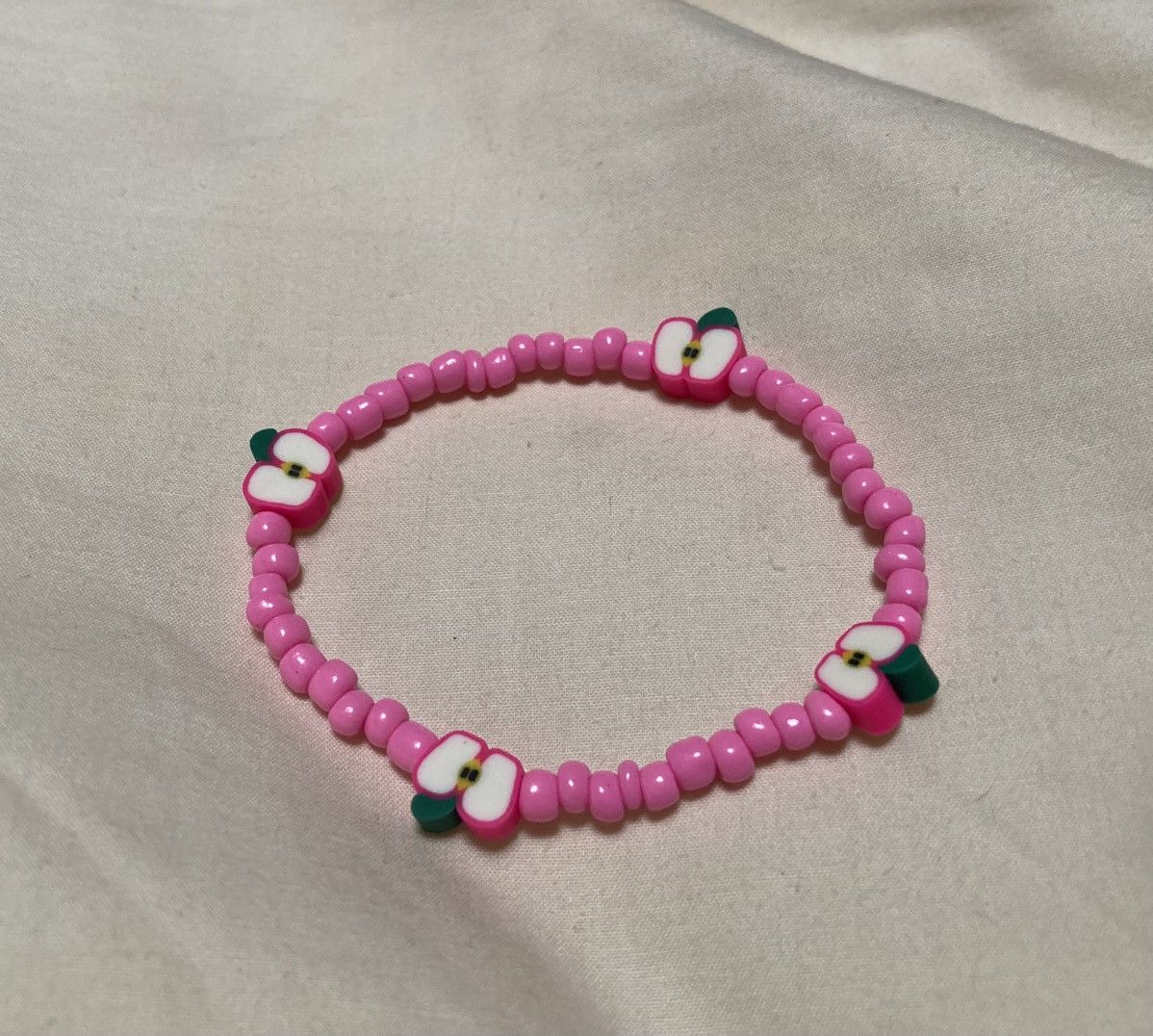 Other Pink apple themed bracelet Size ONE SIZE - 1 Preview