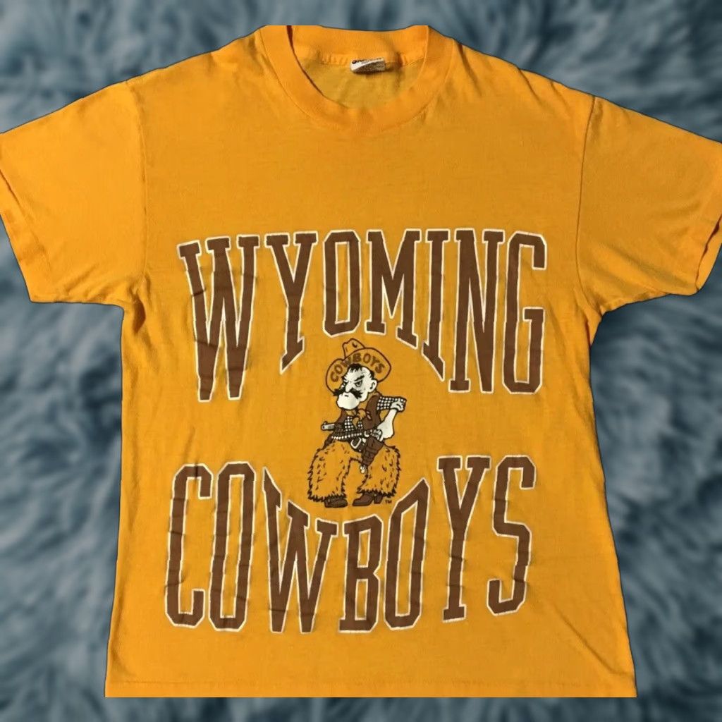 Vintage VINTAGE University Of Wyoming Cowboys Shirt S Yellow 80s 90s Grunge College Football College Cowboy USA Mens T-Shirt Single Stitch Size US S / EU 44-46 / 1 - 1 Thumbnail