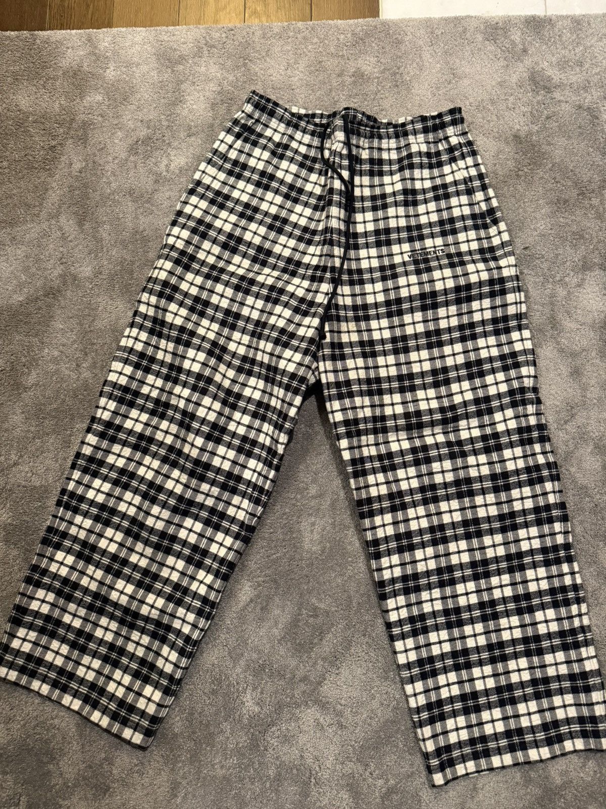 Vetements VETEMENTS METALIZED WRINKLED PYJAMA TROUSERS Size S (32) Size US 32 / EU 48 - 1 Thumbnail
