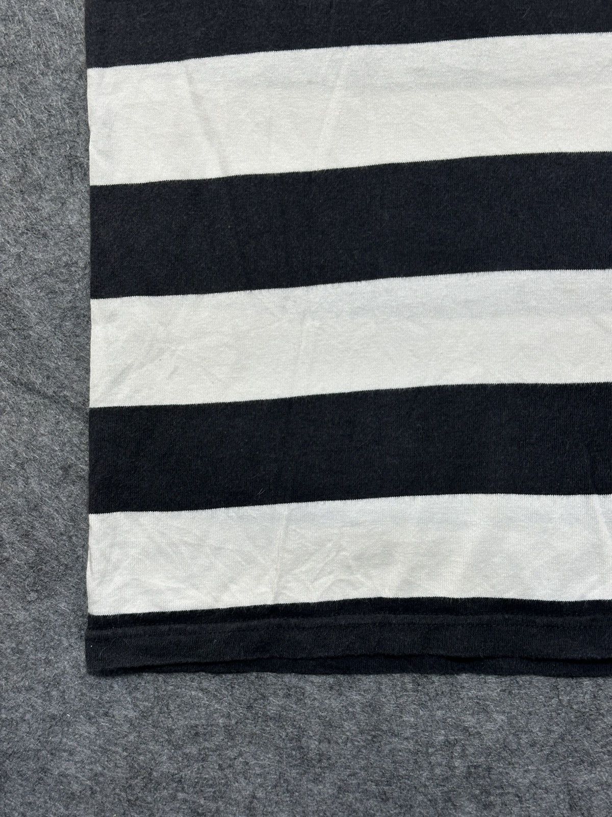 Bape A Bathing Ape t-shirt a rubber printed "BATHING APE". Size US L / EU 52-54 / 3 - 6 Thumbnail