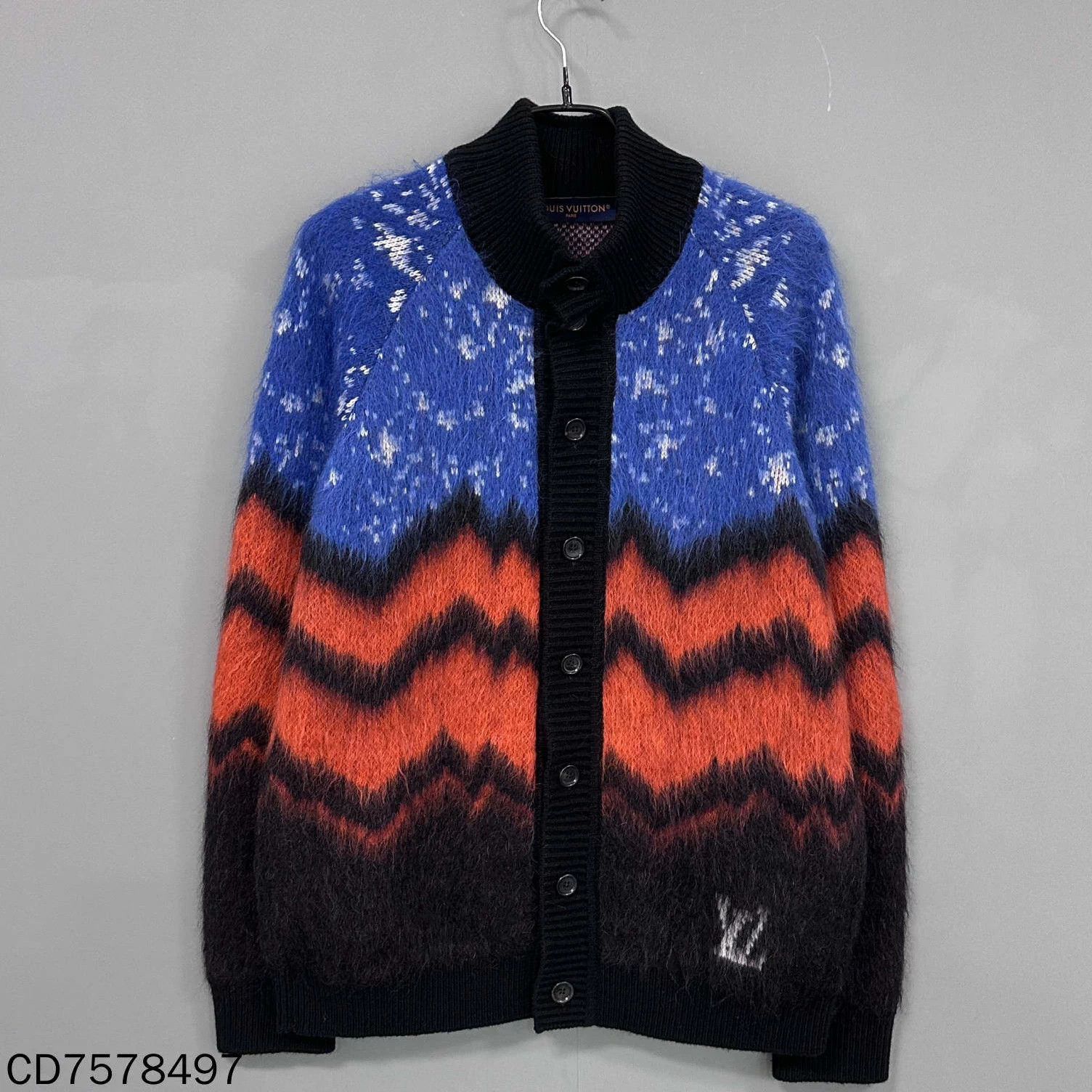 Louis Vuitton LV 95 new L light wash mohair knit sweater Size US L / EU 52-54 / 3 - 2 Thumbnail