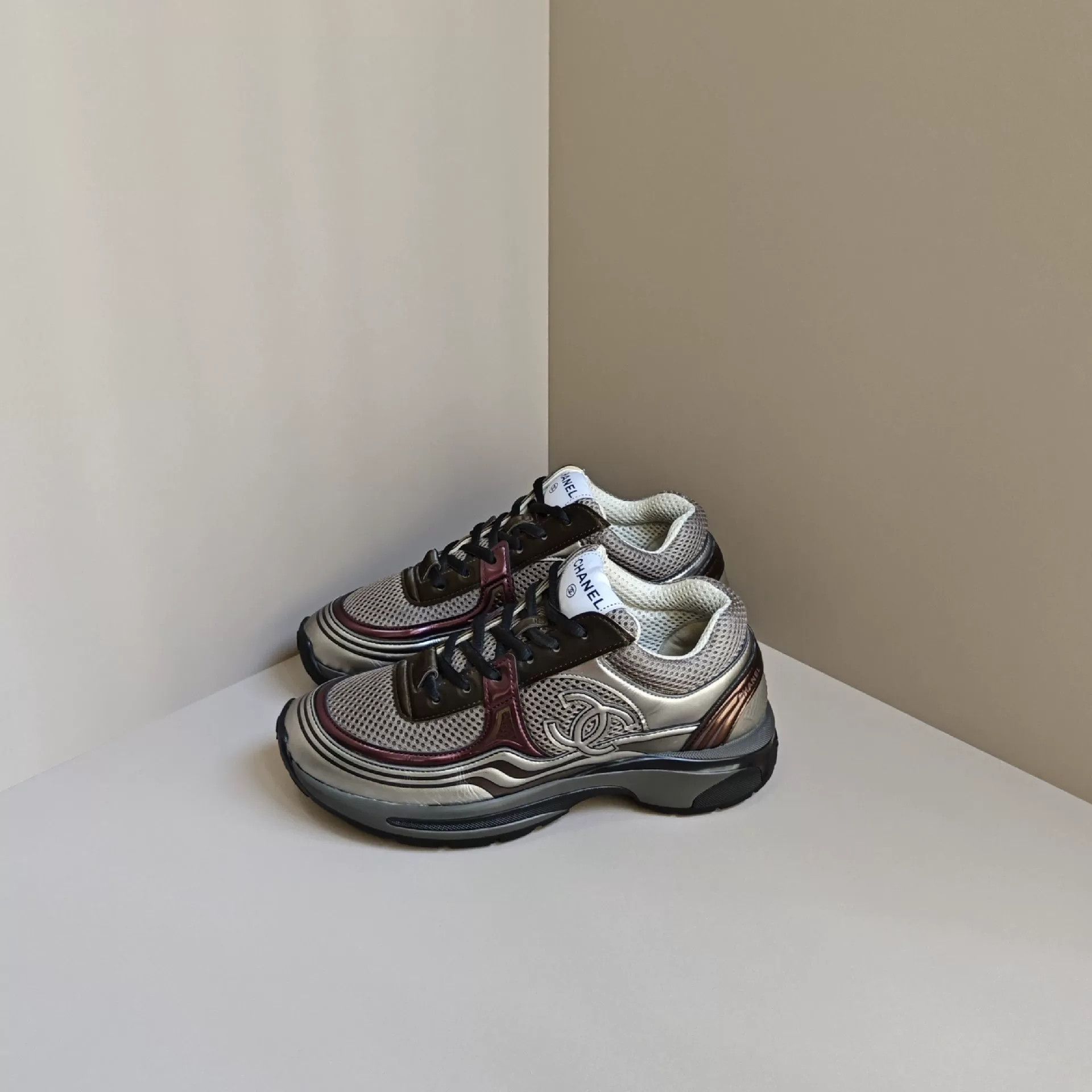 Chanel Chanel Red Lowtop Sneakers us_6 Women Size US 6 / IT 36 - 1 Thumbnail