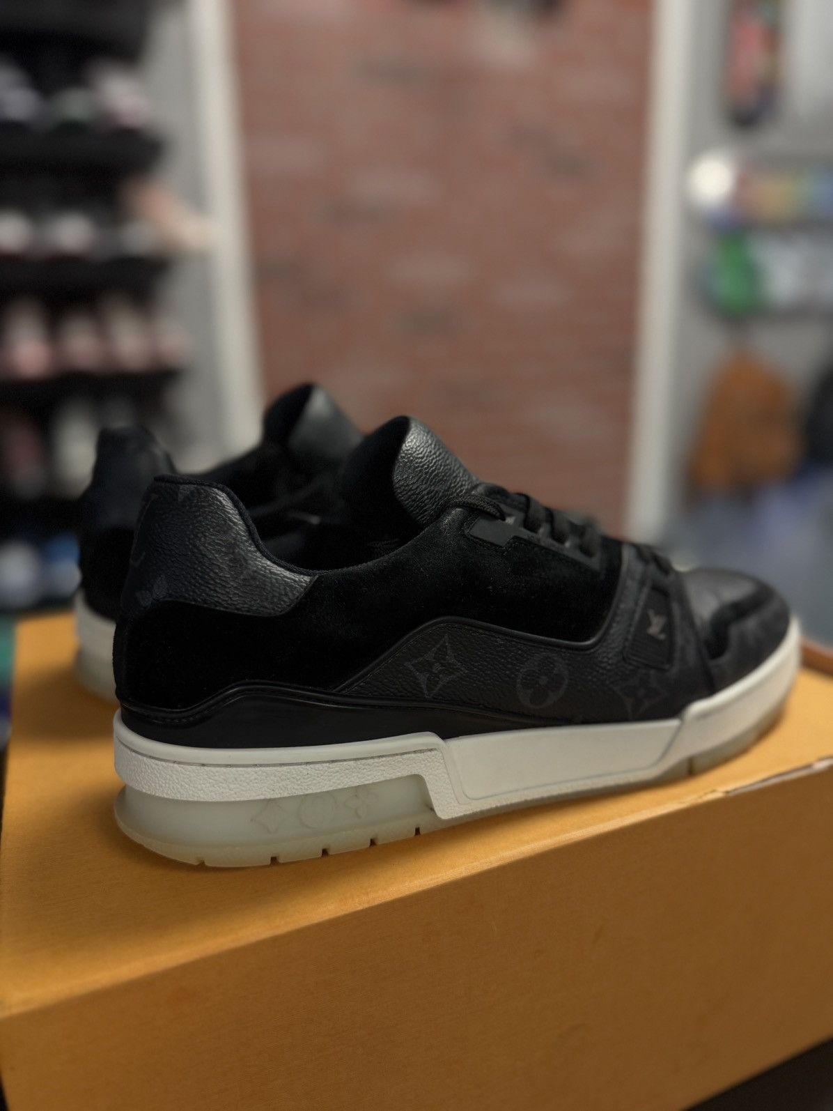 Louis Vuitton Louis Vuitton Black Low Top Trainer 8.5LV/9.5US $1260 Size US 9.5 / EU 42-43 - 4 Thumbnail