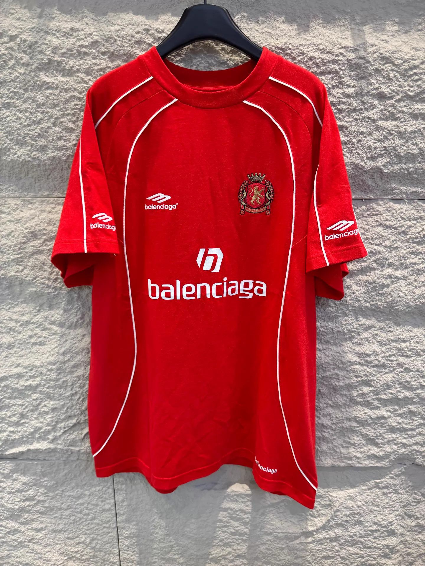 Balenciaga Balenciaga x Man Utd Logo Crew T-Shirt (Red/White) Oversized Size US S / EU 44-46 / 1 - 1 Thumbnail