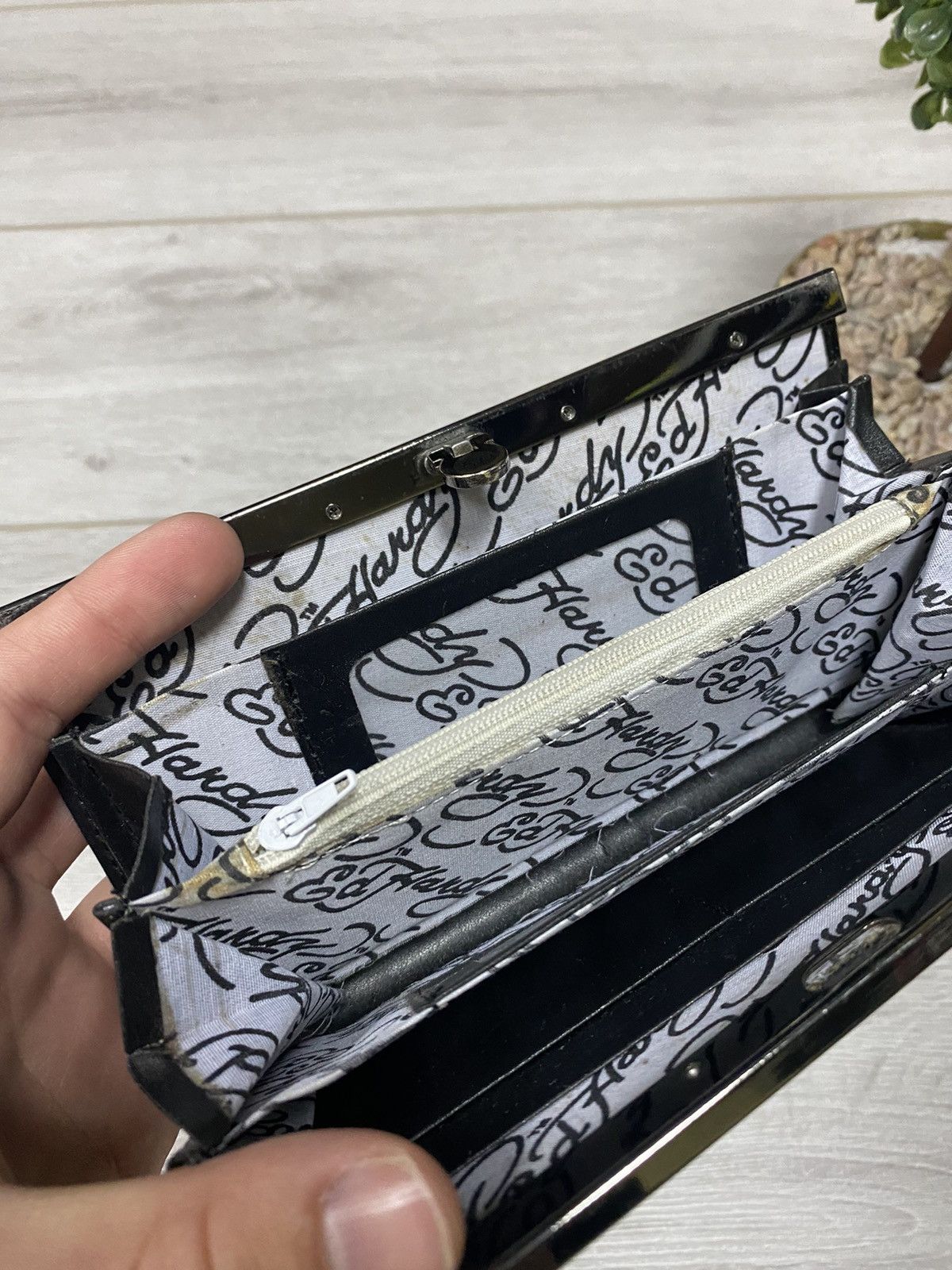 Ed Hardy Ed Hardy tiger 🐯 vintage big logo rhinestones wallet Size ONE SIZE - 7 Thumbnail