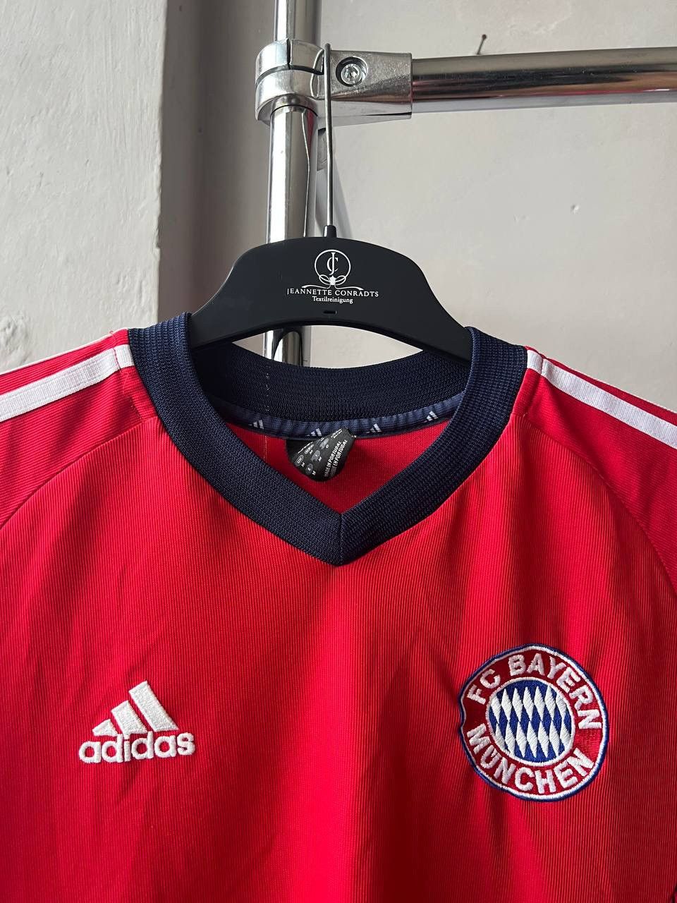Adidas 2002/03 BAYERN MUNICH UCL SPECIAL SOCCER JERSEY SHIRT SIZE M Size US M / EU 48-50 / 2 - 4 Thumbnail