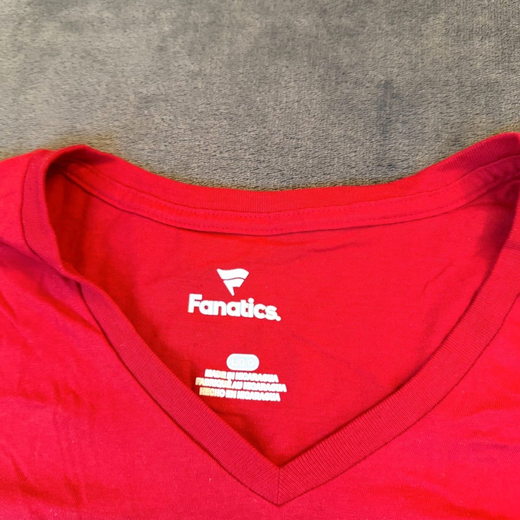 Vintage Fanatics Tampa Bay Buccaneers Red V-Neck T Shirt Womens L NFL Size L / US 10 / IT 46 - 2 Thumbnail
