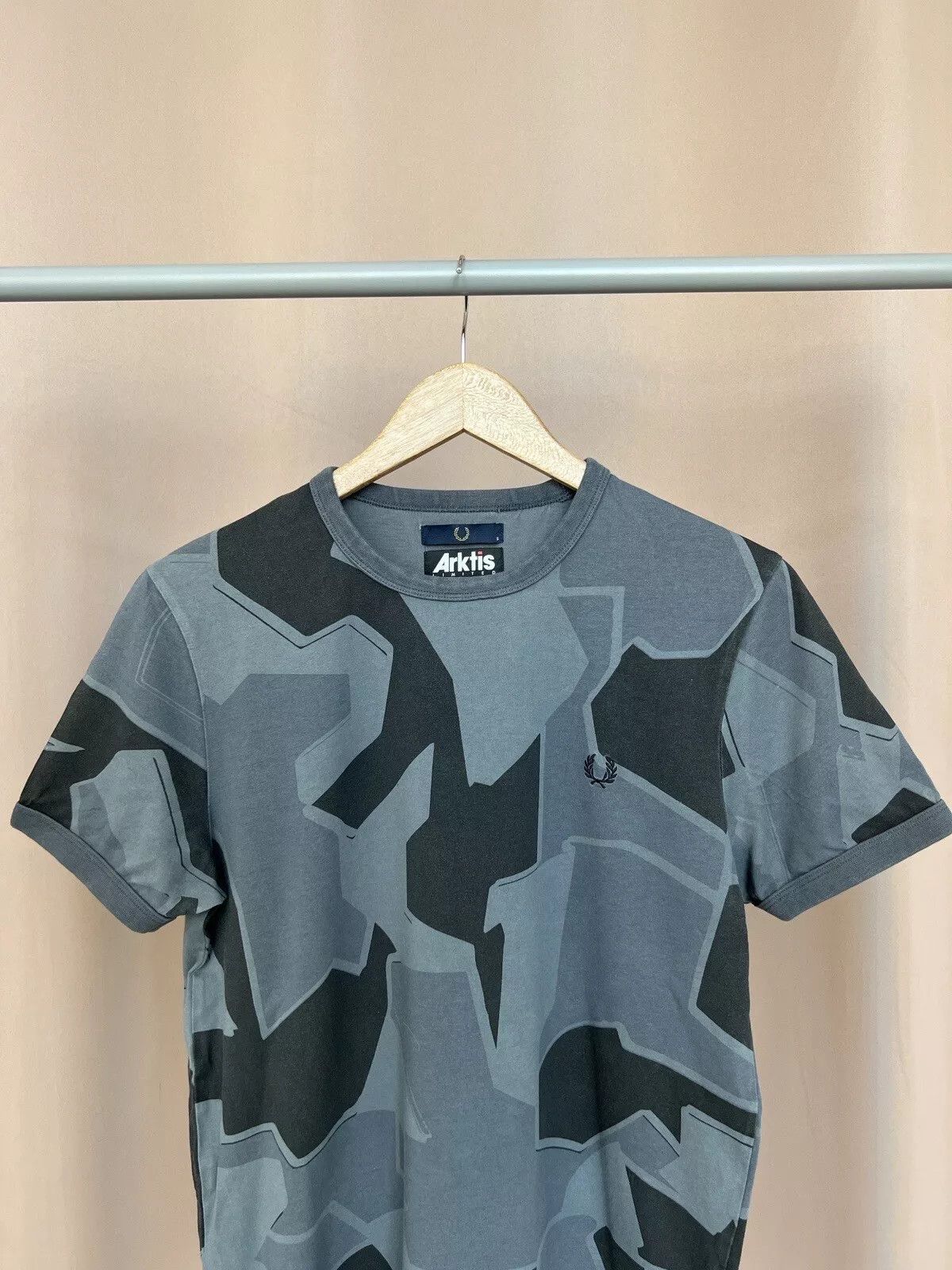 Fred Perry Fred Perry x Arktis Camo T-Shirt Mens Size S Vintage Size US S / EU 44-46 / 1 - 2 Thumbnail