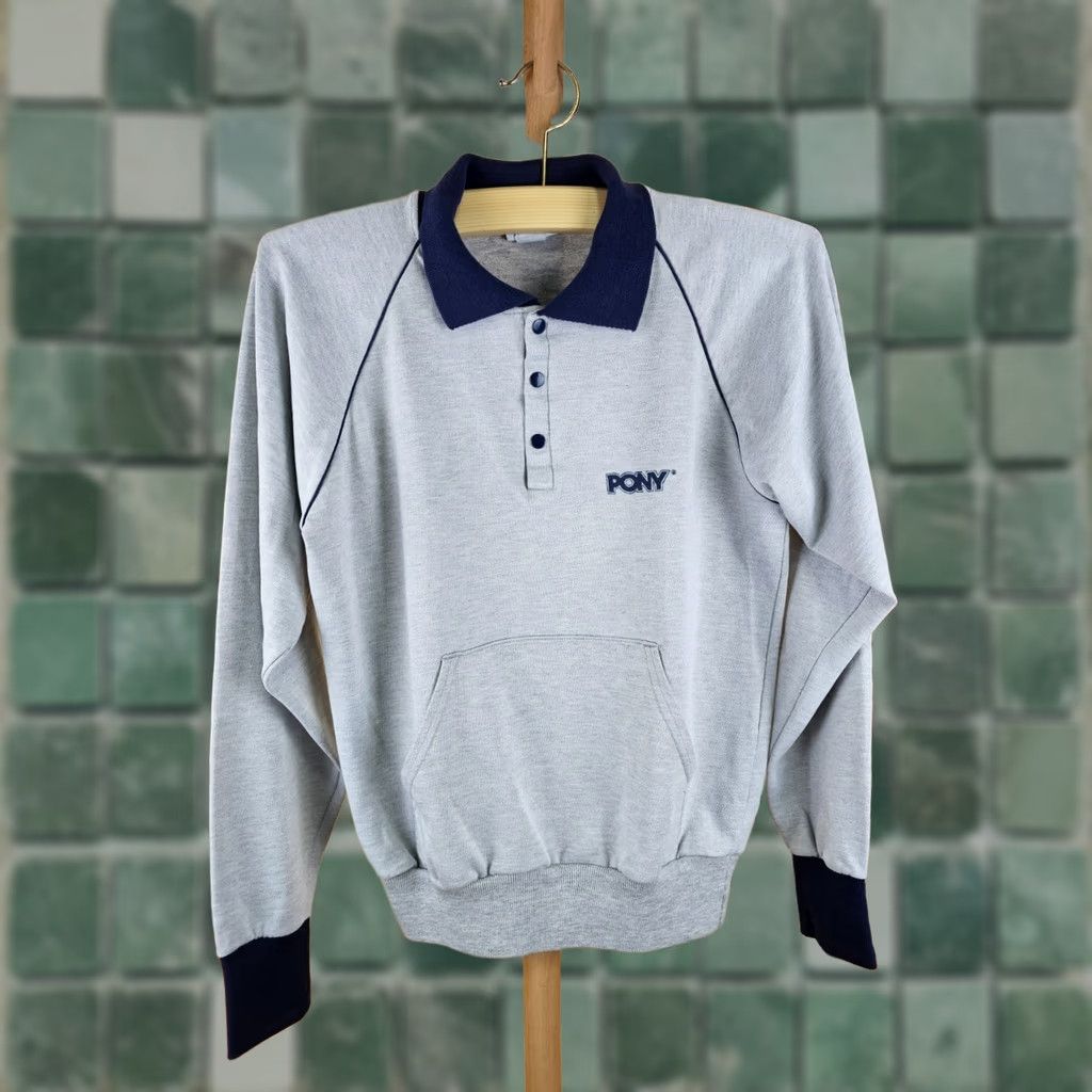 PONY VINTAGE PONY SHIRT GRAY BUTTON SWEATSHIRT SZ MEDIUM MEN Pullover Sweatshirt Long Sleeve Sports 80's 20 INCH NECK TO CUFF 25 INCH TOP TO BOTTOM Size US M / EU 48-50 / 2 - 1 Thumbnail