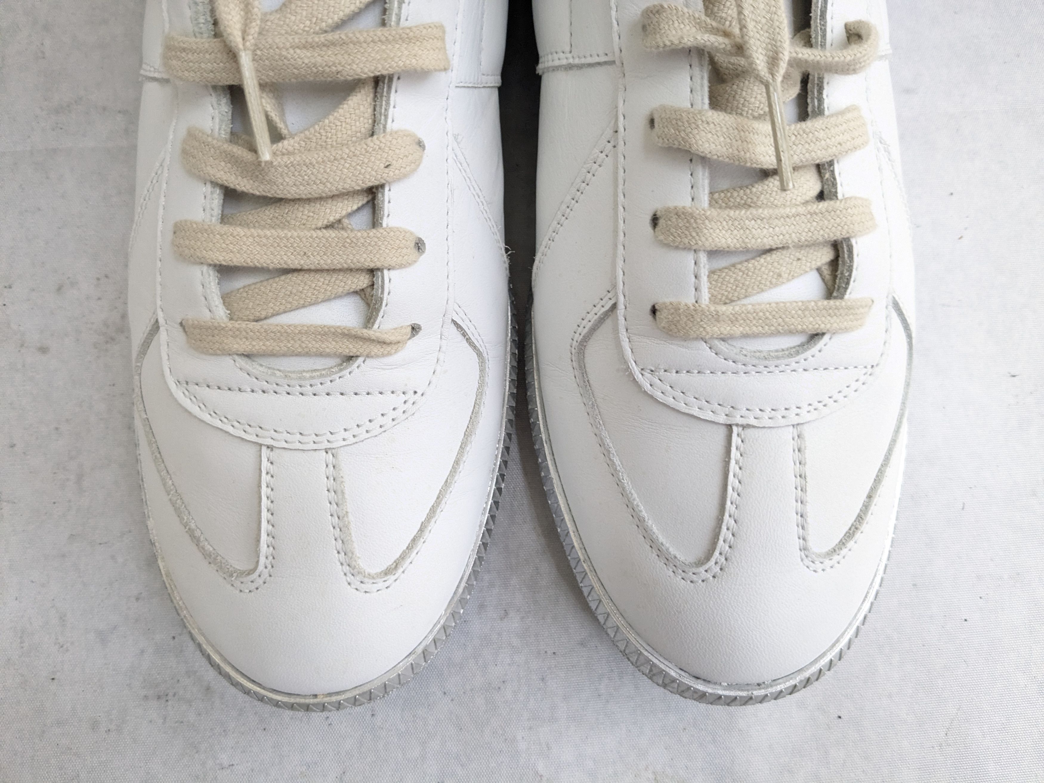 Maison Margiela Maison Margiela Gat Replica White Silver 9 42 Low Tops Size US 9 / EU 42 - 2 Thumbnail