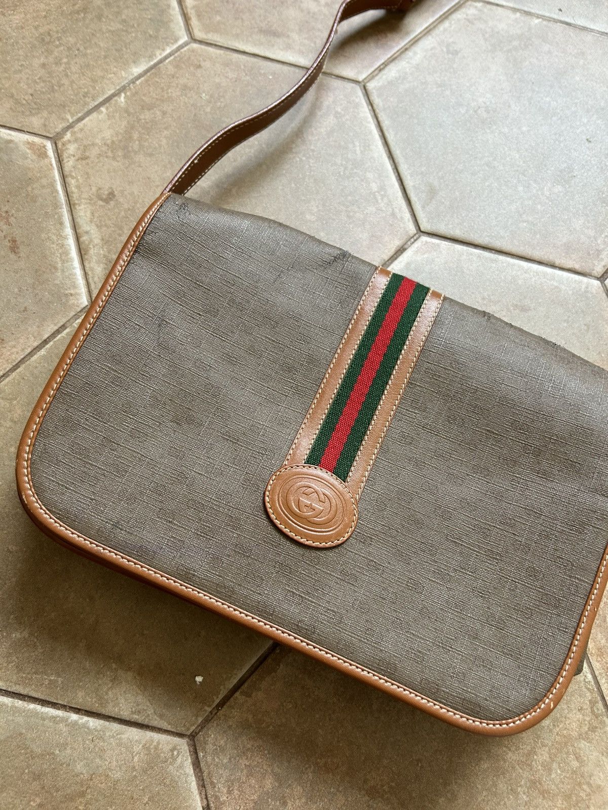 Gucci Authentic GUCCI Vintage Crossbody Bag Size ONE SIZE - 2 Thumbnail
