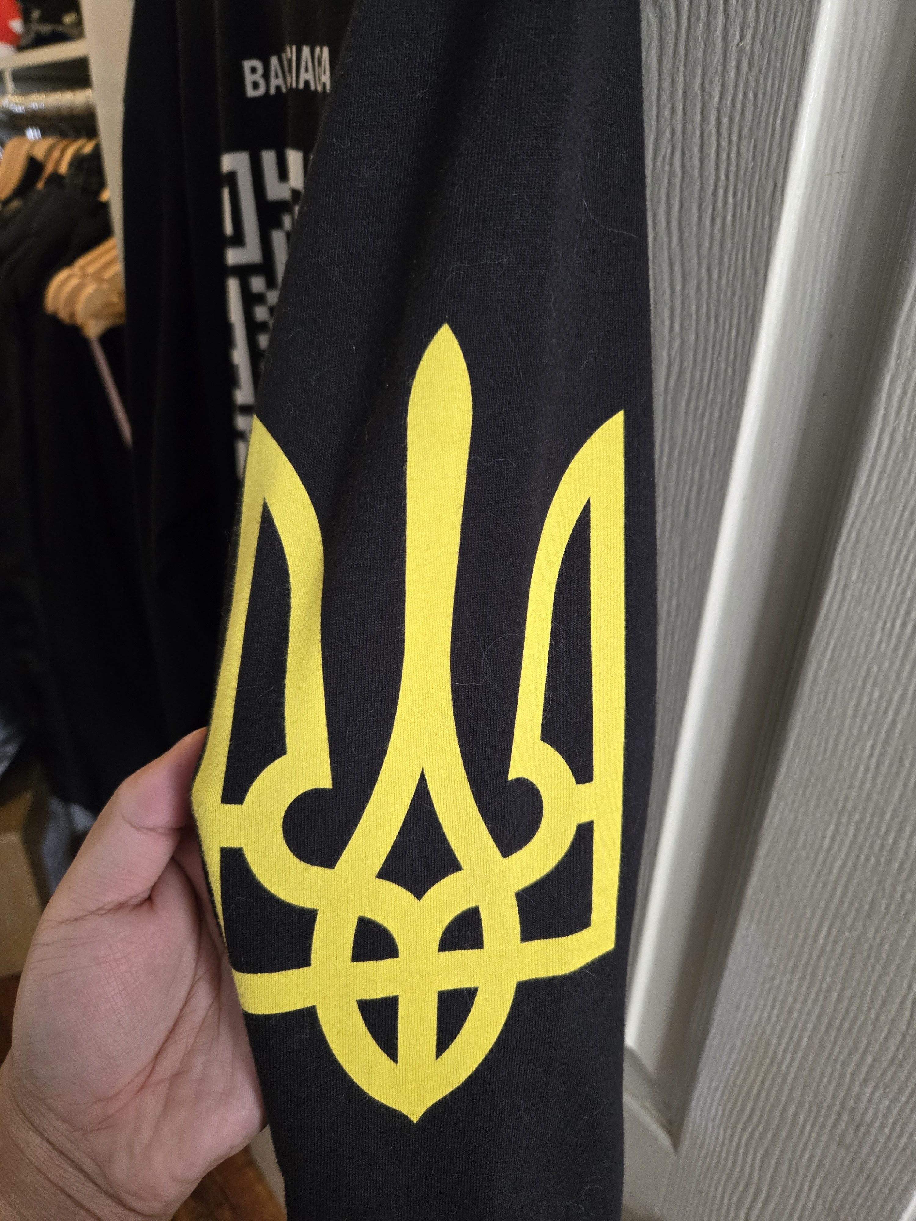 Balenciaga Balenciaga x United24 Ukraine Size US M / EU 48-50 / 2 - 3 Thumbnail