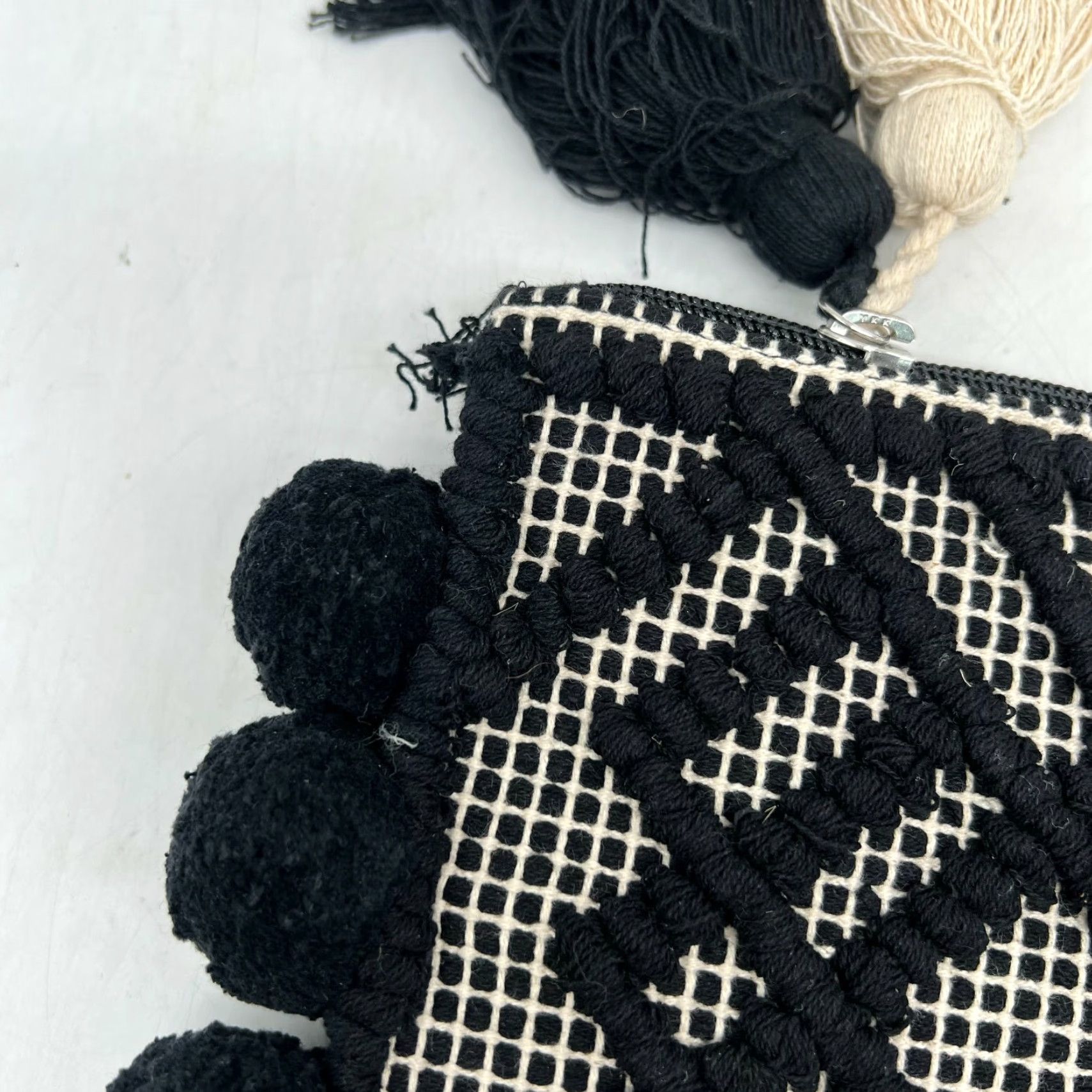 Vintage Shiraleah Chicago Womens Woven Tassel Pom Pom Black Cosmetic Pouch Clutch Bag Size ONE SIZE - 3 Thumbnail