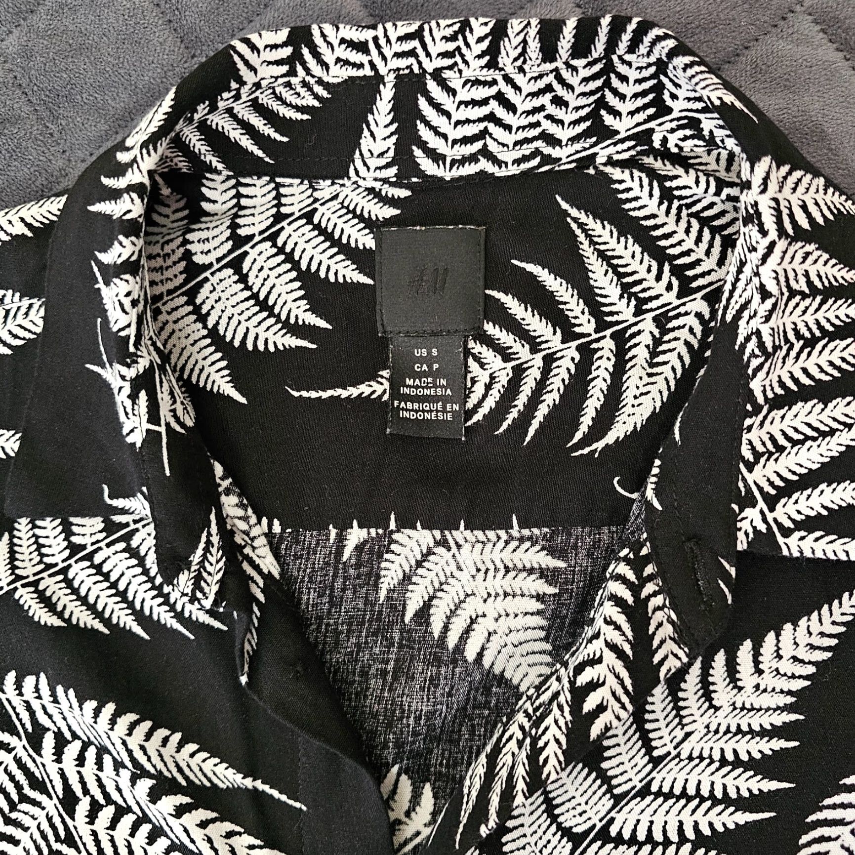 H&M H&M Button Down Shirt Black Floral Business Work Office Preppy Classic Size S Women Button-Up Chiffon Polyester Long Sleeve Collared Size S / US 4 / IT 40 - 6 Thumbnail