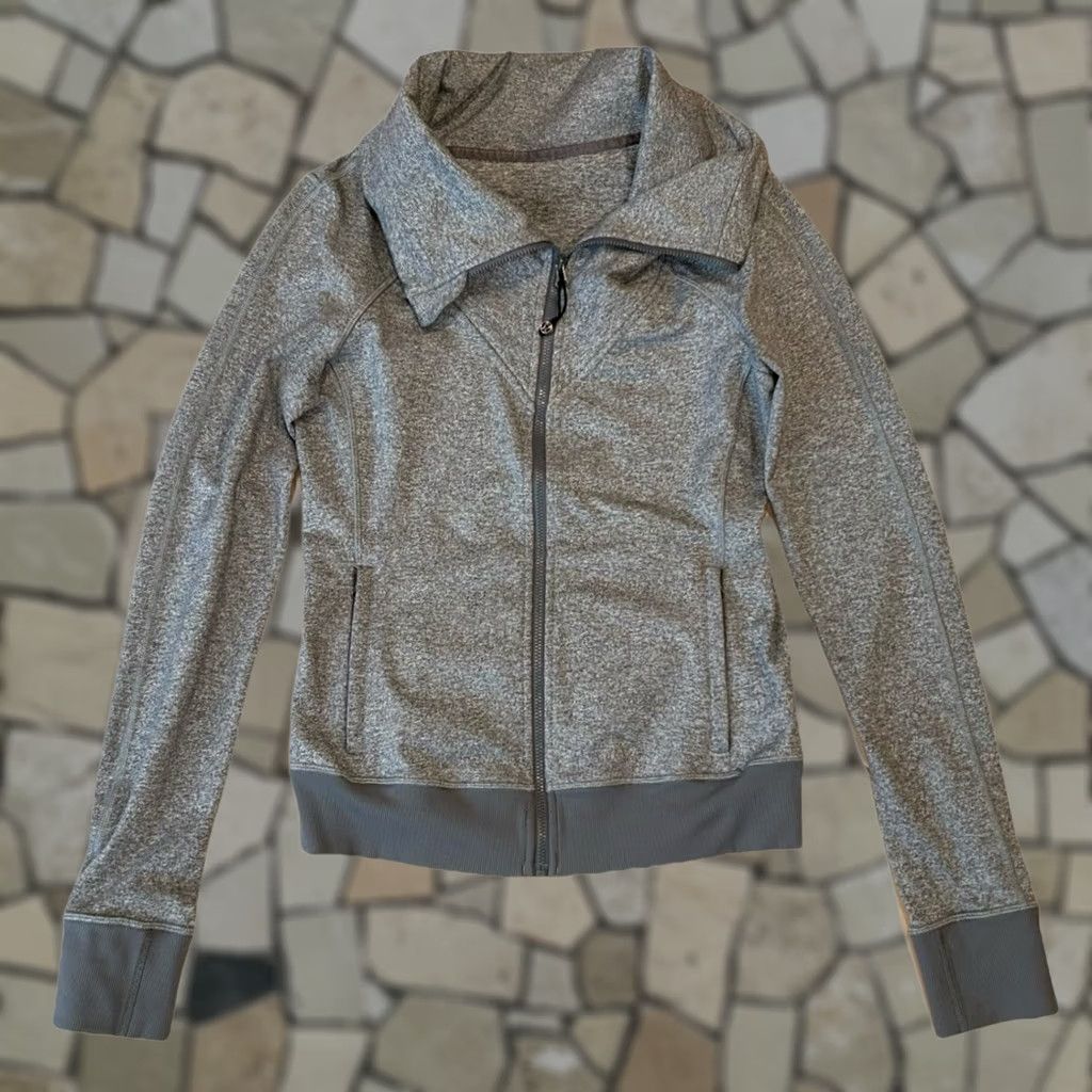 Lululemon VINTAGE Be Present Jacket Full Zip Long Sleeve Women’s 8 Lululemon gray Pockets Yoga Gym Athleisure 90s Size M / US 6-8 / IT 42-44 - 1 Thumbnail
