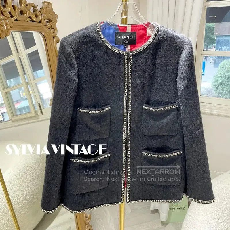 Chanel CHANEL Black Wool Women's Jacket with Chain Detail . Size M / US 6-8 / IT 42-44 - 1 Thumbnail