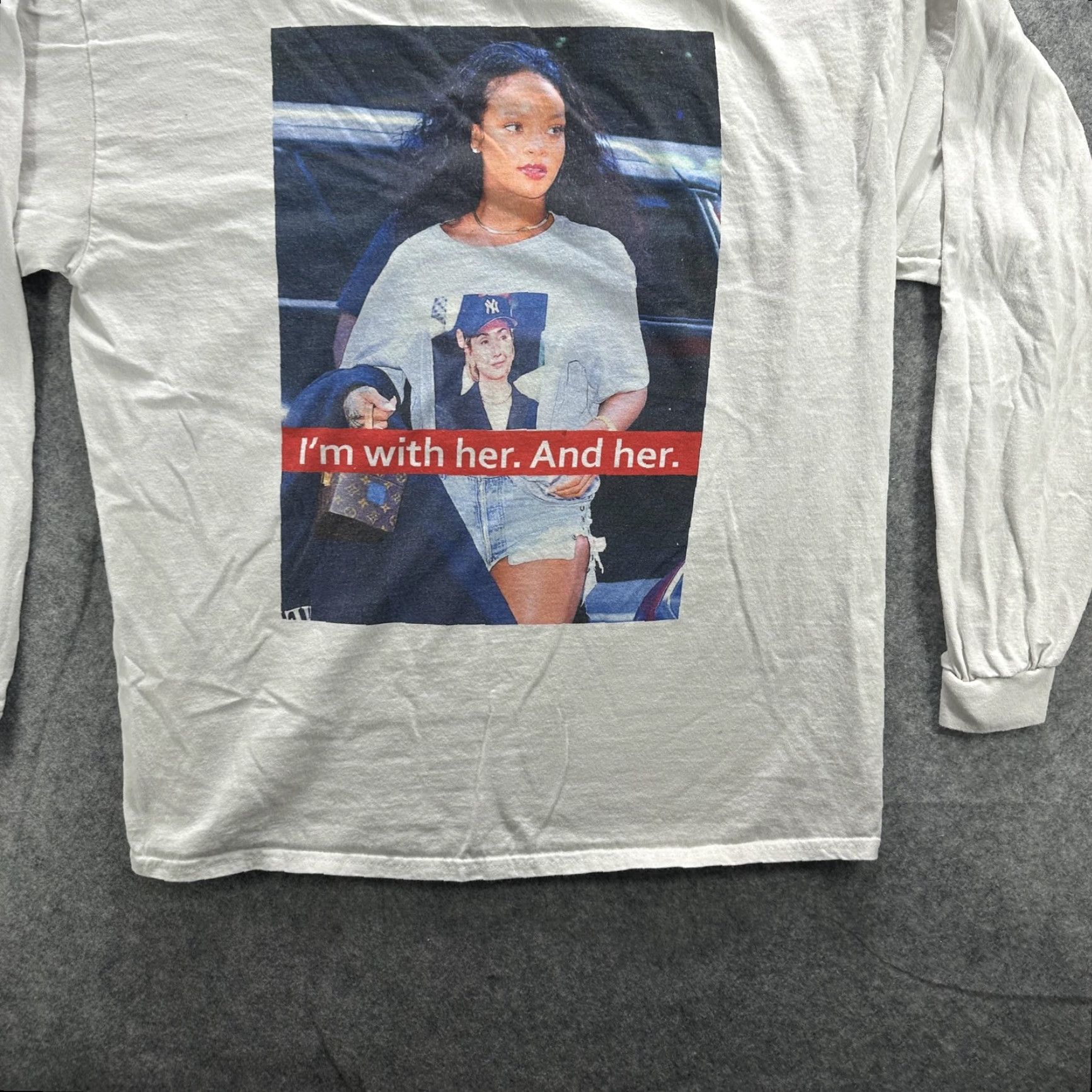 Gildan Rihanna Meme Shirt Mens XL Long Sleeve Graphic I'm With Her And Her Funny Tee Size US XL / EU 56 / 4 - 2 Thumbnail