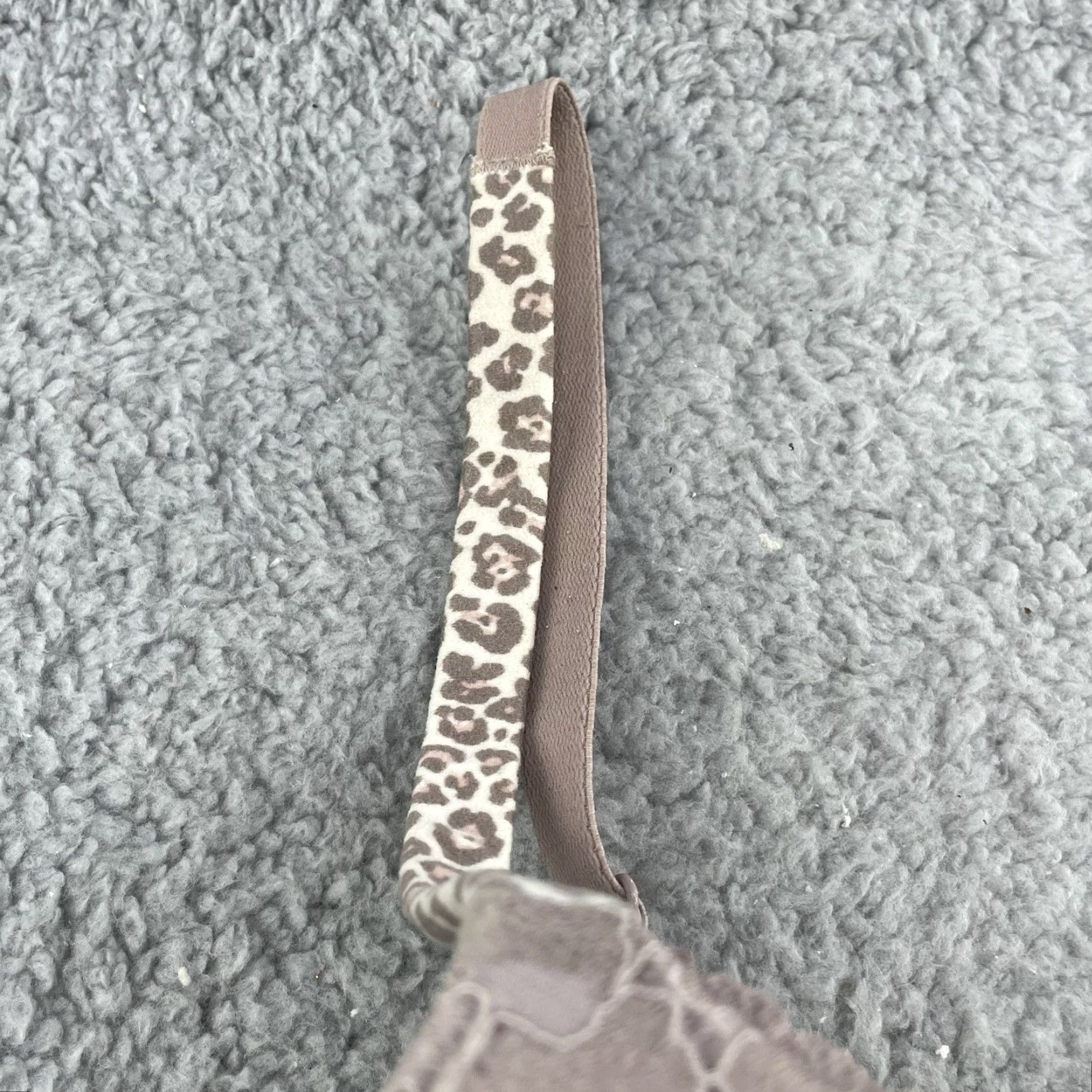 Victoria's Secret Victoria's Secret Body Demi Bra Lined Push Up 36C Beige Floral Lace Cheetah Womens Cup Underwired Underwire Logo Pattern Lace Shop Size ONE SIZE - 3 Thumbnail