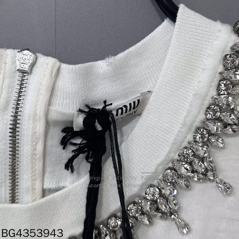 Miu Miu Miu Miu Size M Neck rhinestone logo to make old short sleev Size M / US 6-8 / IT 42-44 - 5 Thumbnail