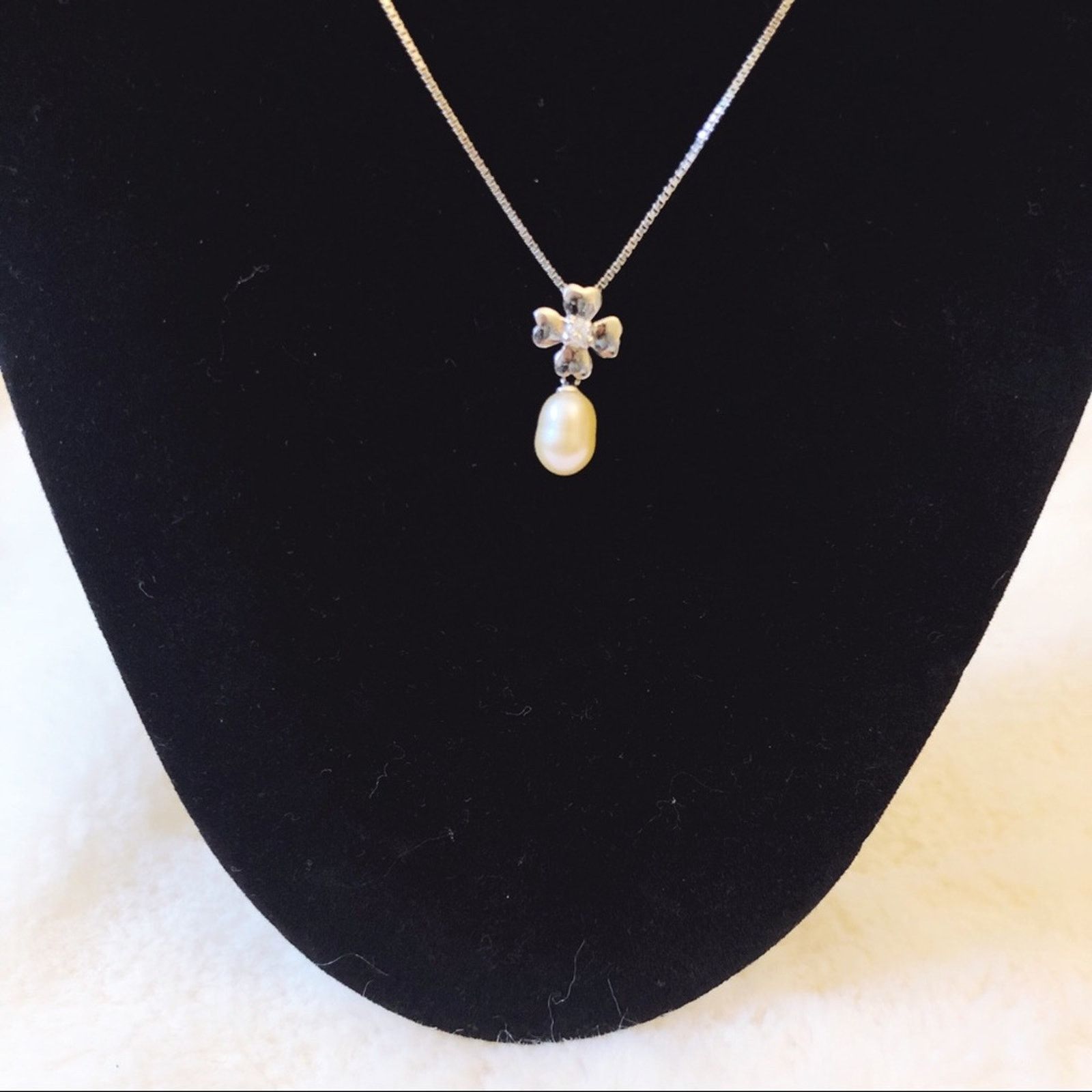 Other Sterling Silver Petal Flowers with Pearl Necklace Size ONE SIZE - 2 Thumbnail