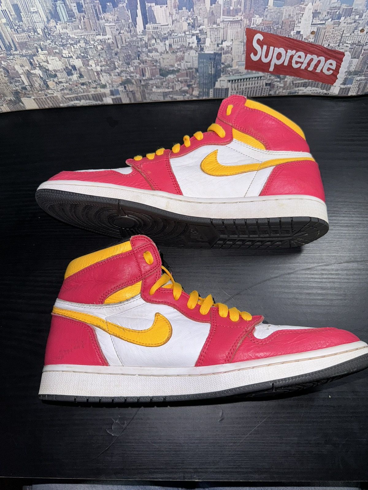 Jordan Brand × Nike - Nike Air Jordan 1 Retro High OG Light Fusion Red 2021 Size US 9.5 / EU 42-43 - 2 Thumbnail