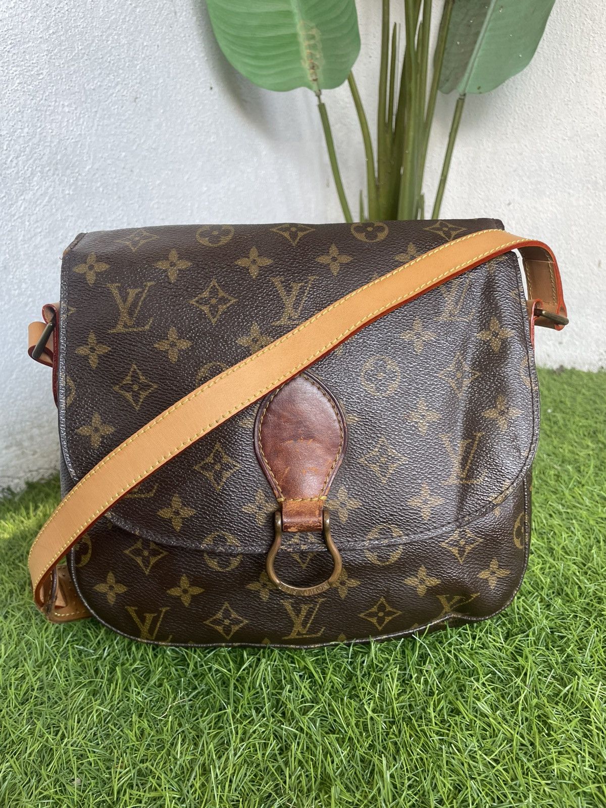 Louis Vuitton Authentic LOUIS VUITTON Saint Cloud GM Shoulder Bag Size ONE SIZE - 1 Thumbnail