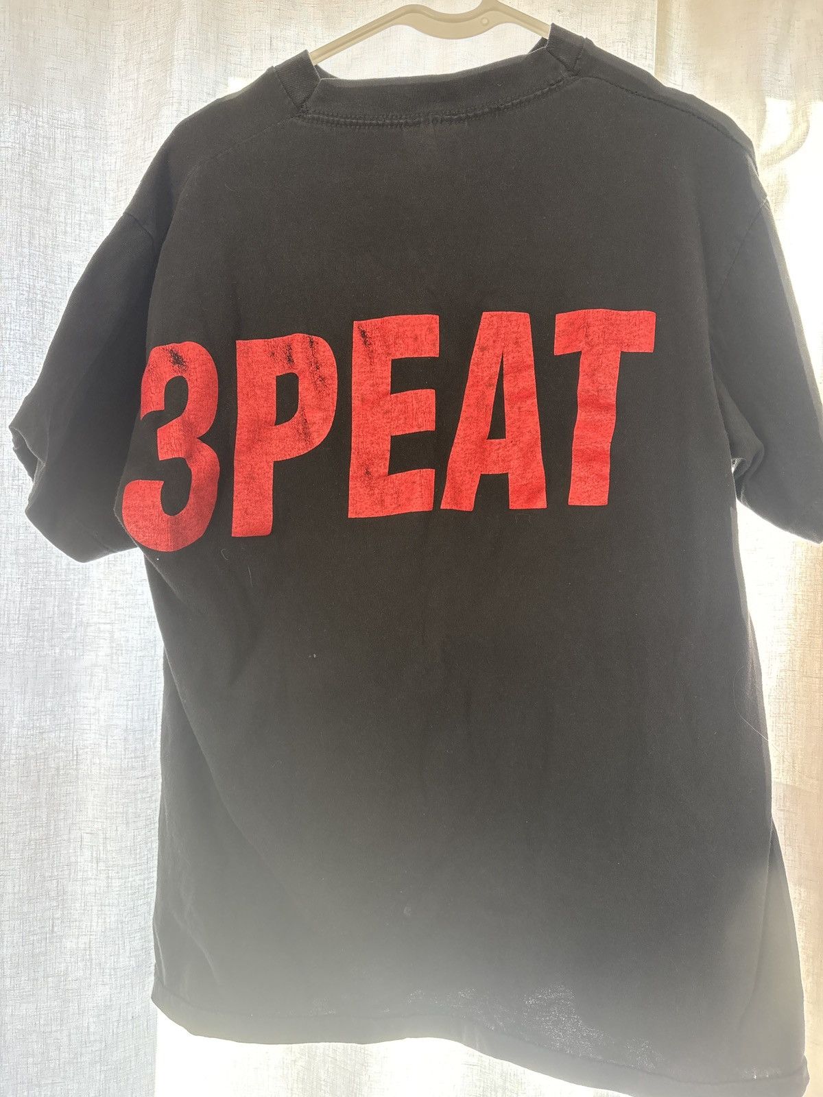 Vintage Vintage Chicago bulls 3peat shirt Size US XL / EU 56 / 4 - 2 Thumbnail